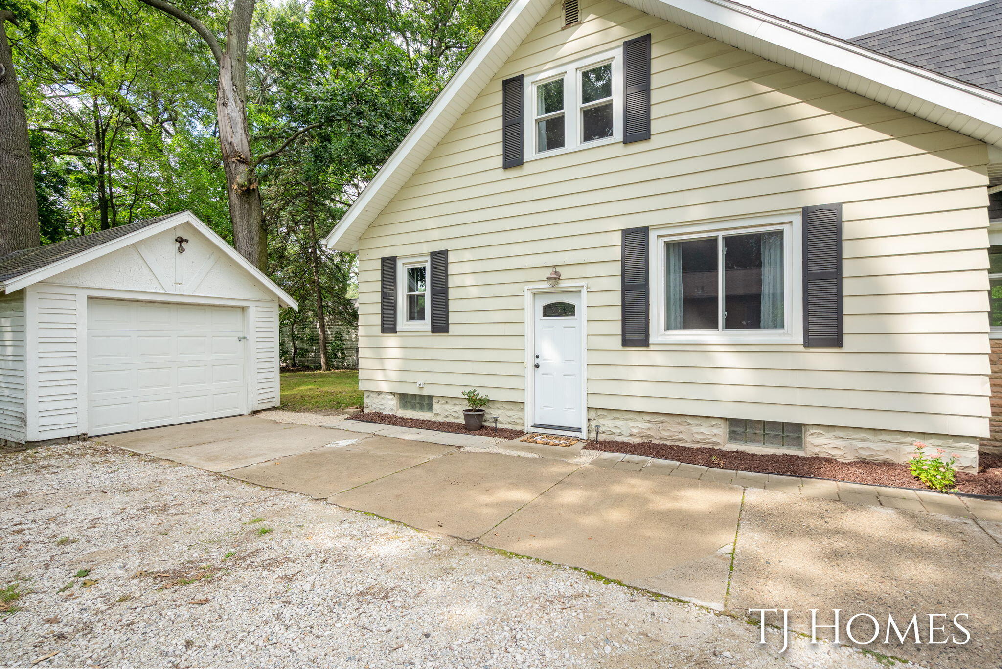 52 Holly Street SW Grand Rapids MI 49548