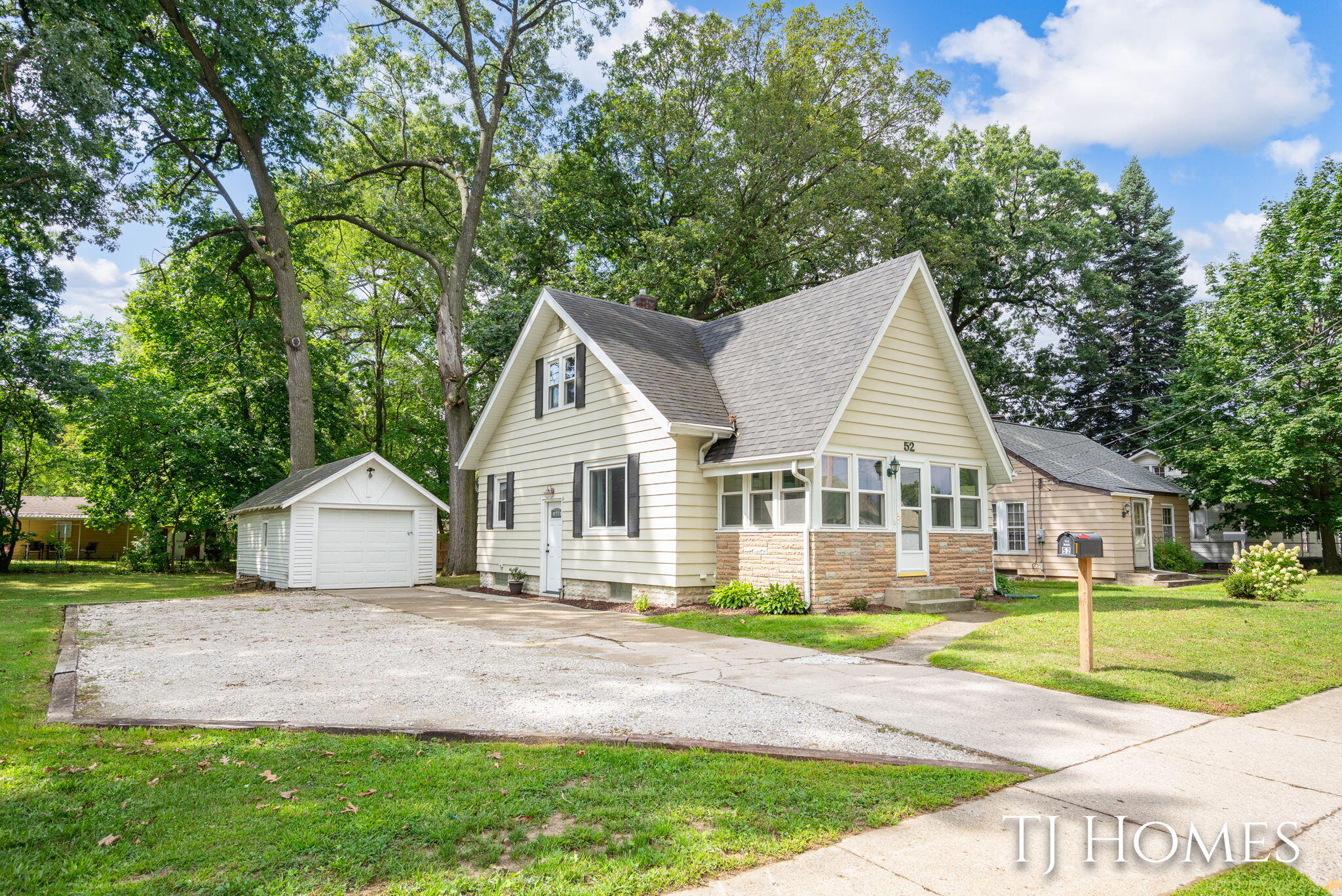 52 Holly Street SW Grand Rapids MI 49548