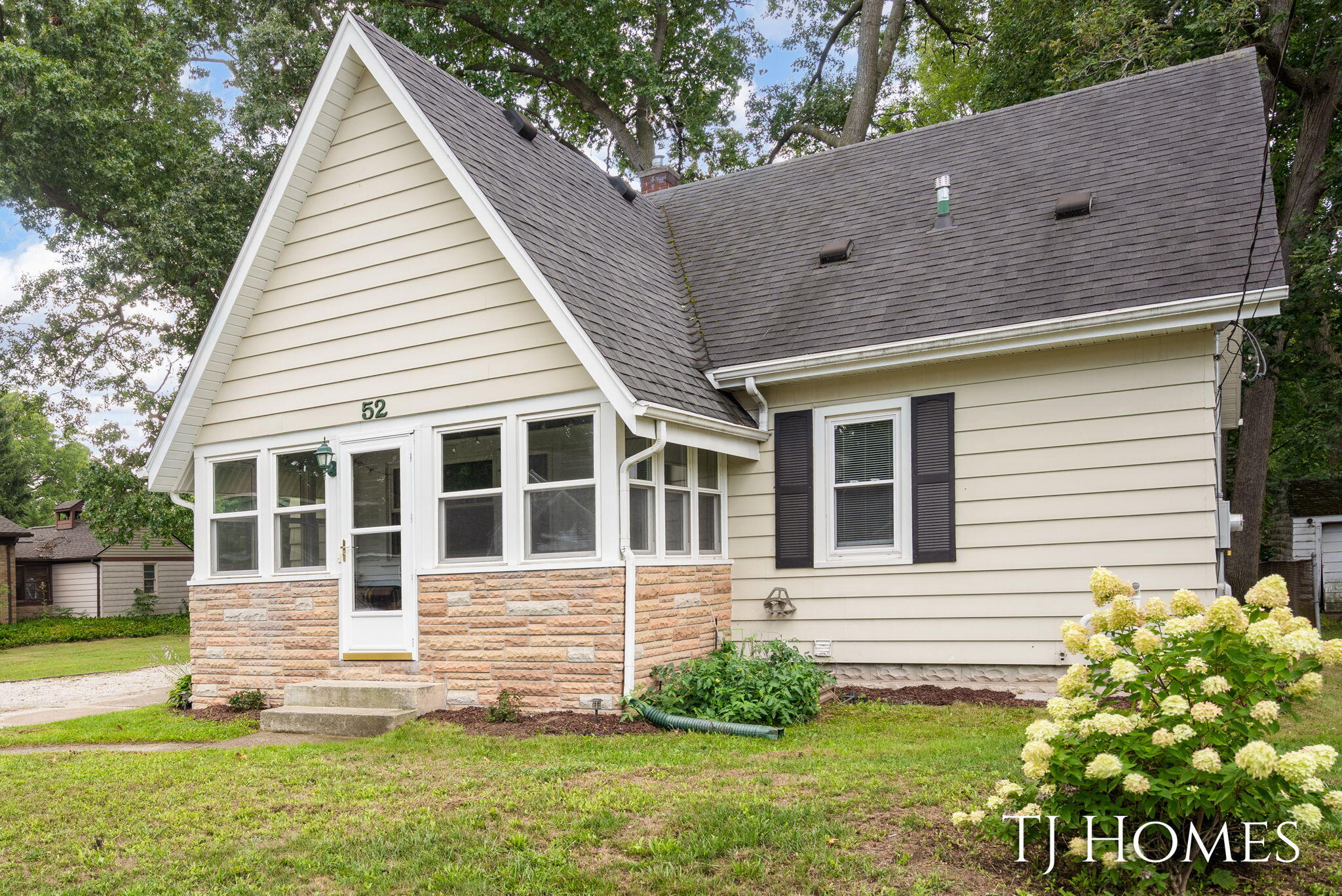 52 Holly Street SW Grand Rapids MI 49548