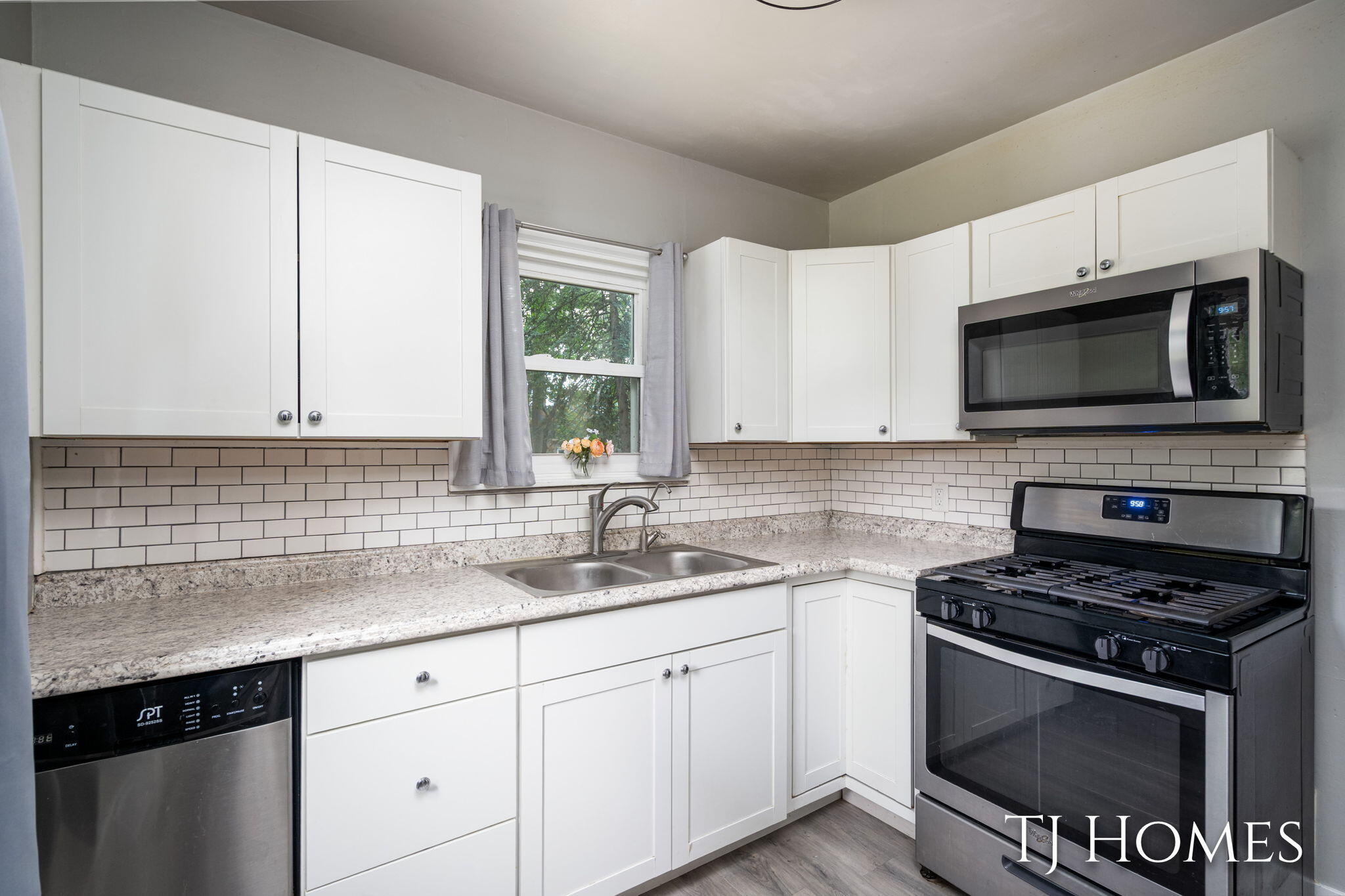 52 Holly Street SW Grand Rapids MI 49548