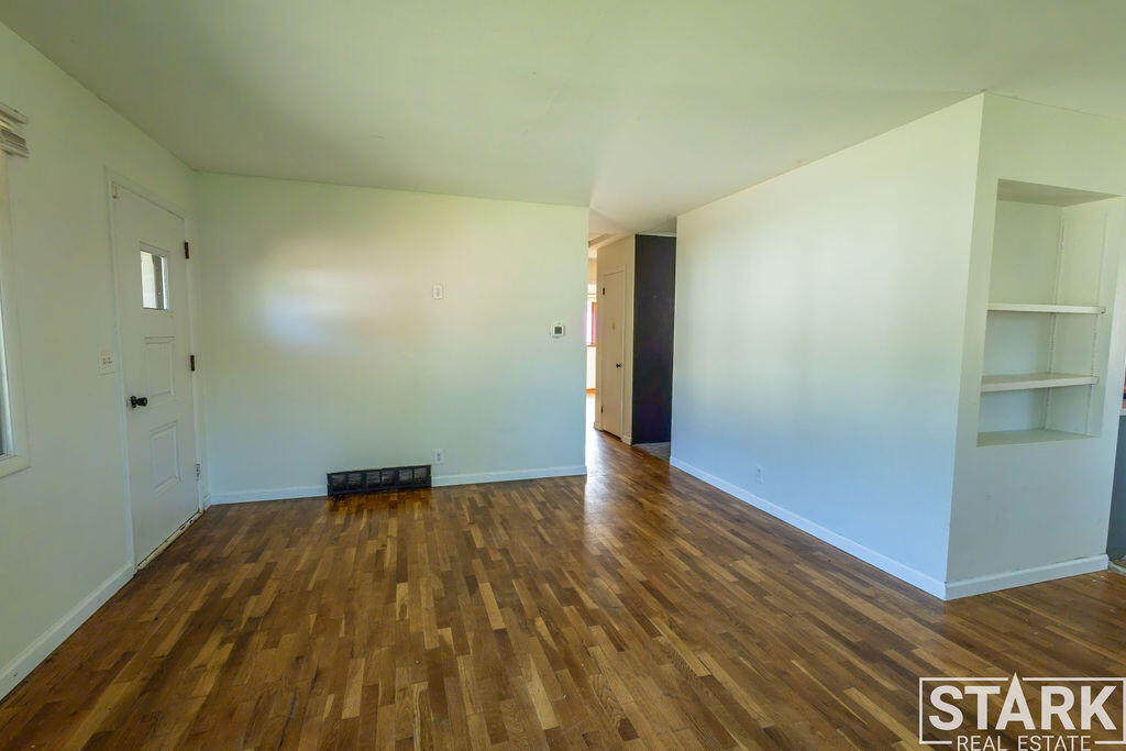 1089 Langeland Avenue Muskegon MI 49442