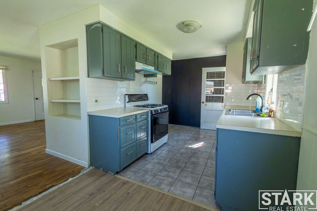 1089 Langeland Avenue Muskegon MI 49442