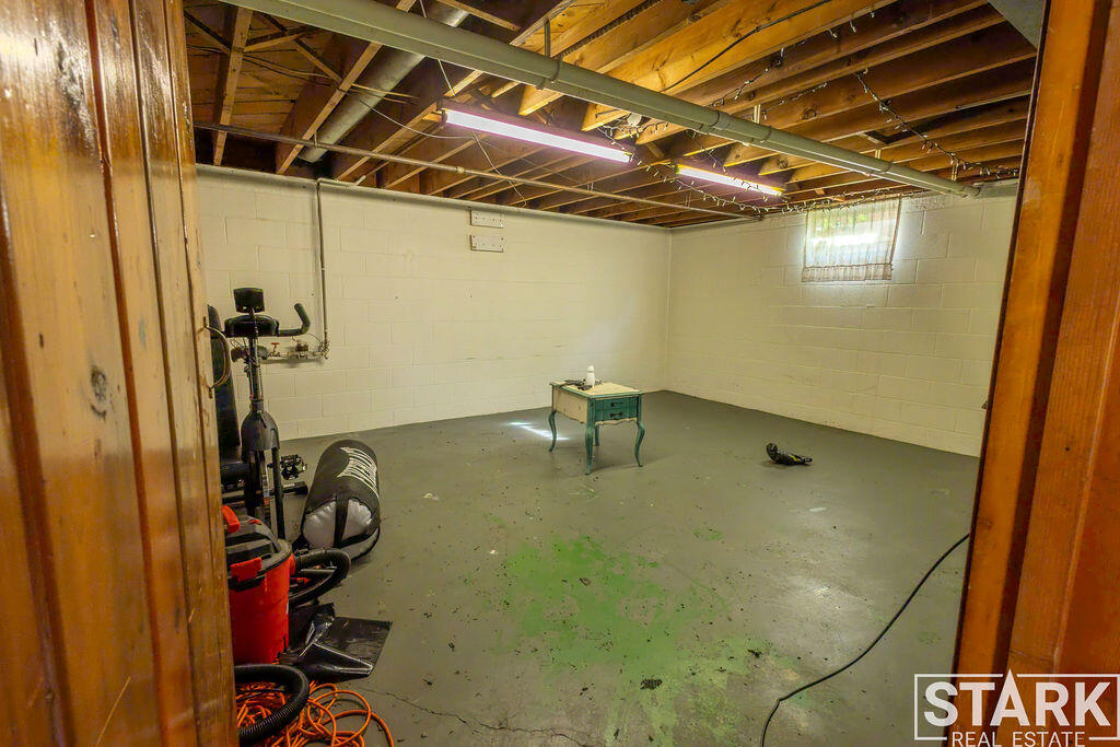 1089 Langeland Avenue Muskegon MI 49442