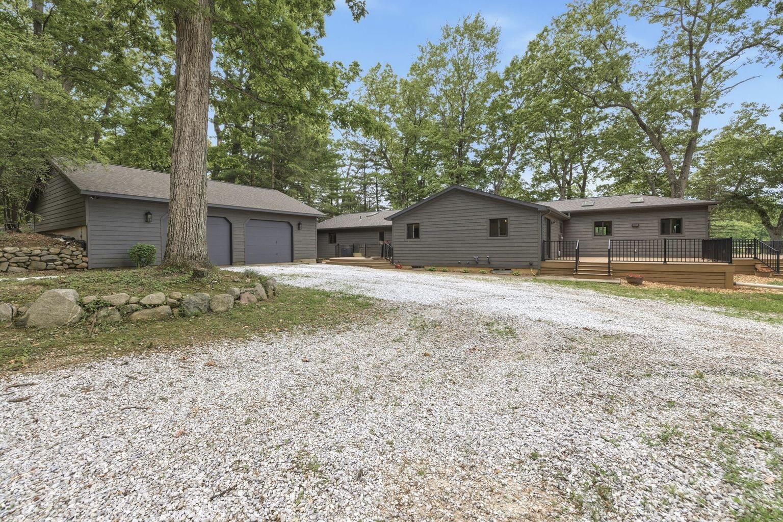 27661 Pine Lake Street Edwardsburg MI 49112