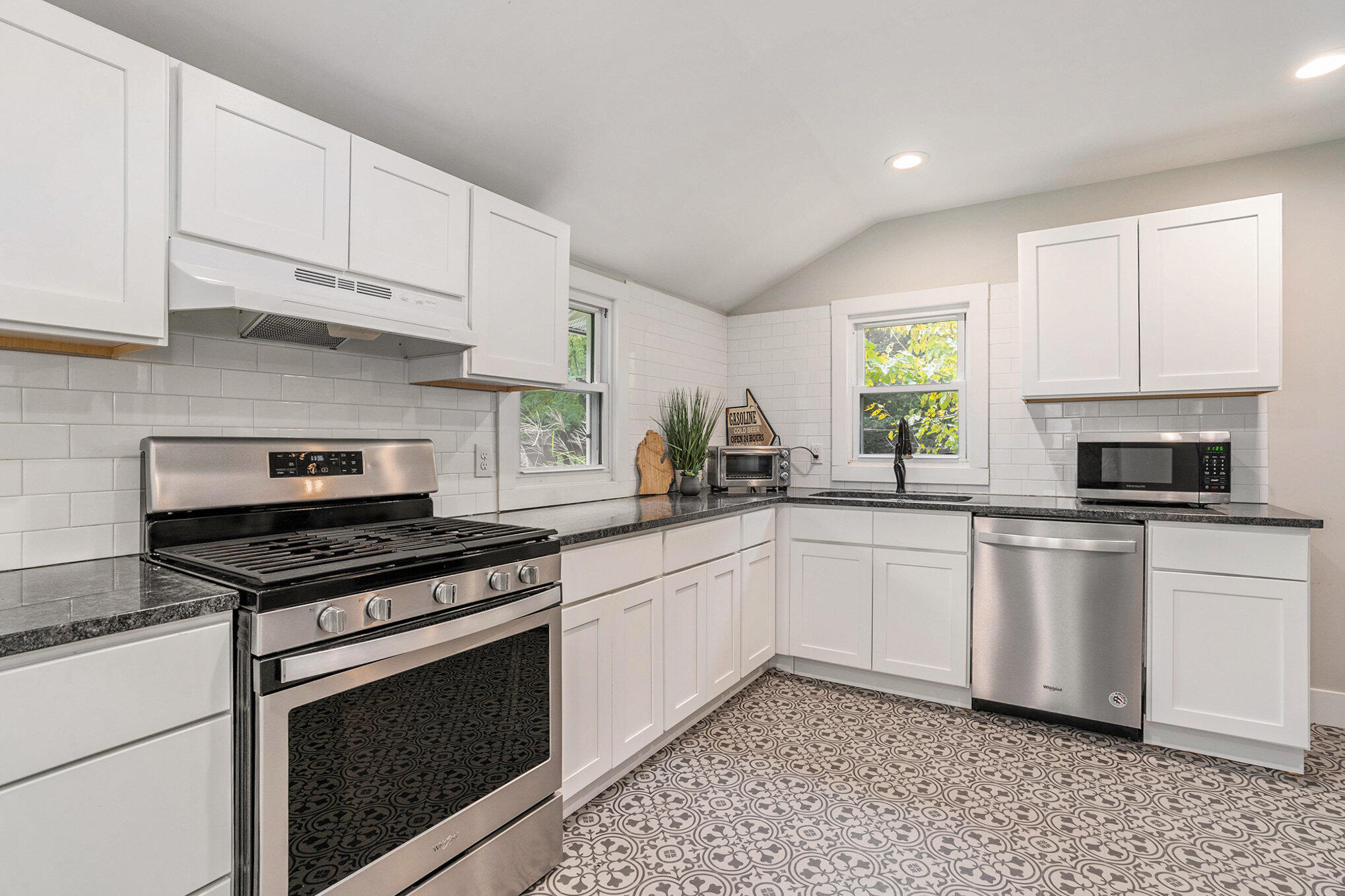 1840 Richmond Street NW Grand Rapids MI 49504