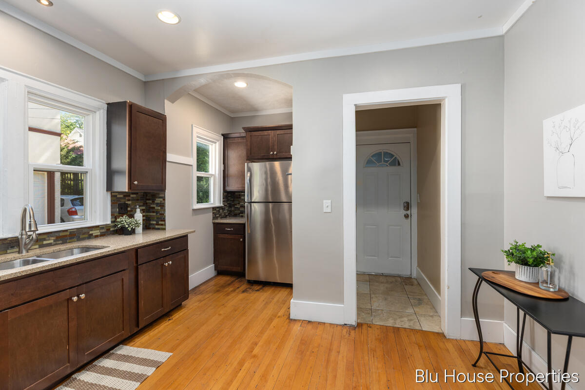 616 Giddings Avenue SE Grand Rapids MI 49506