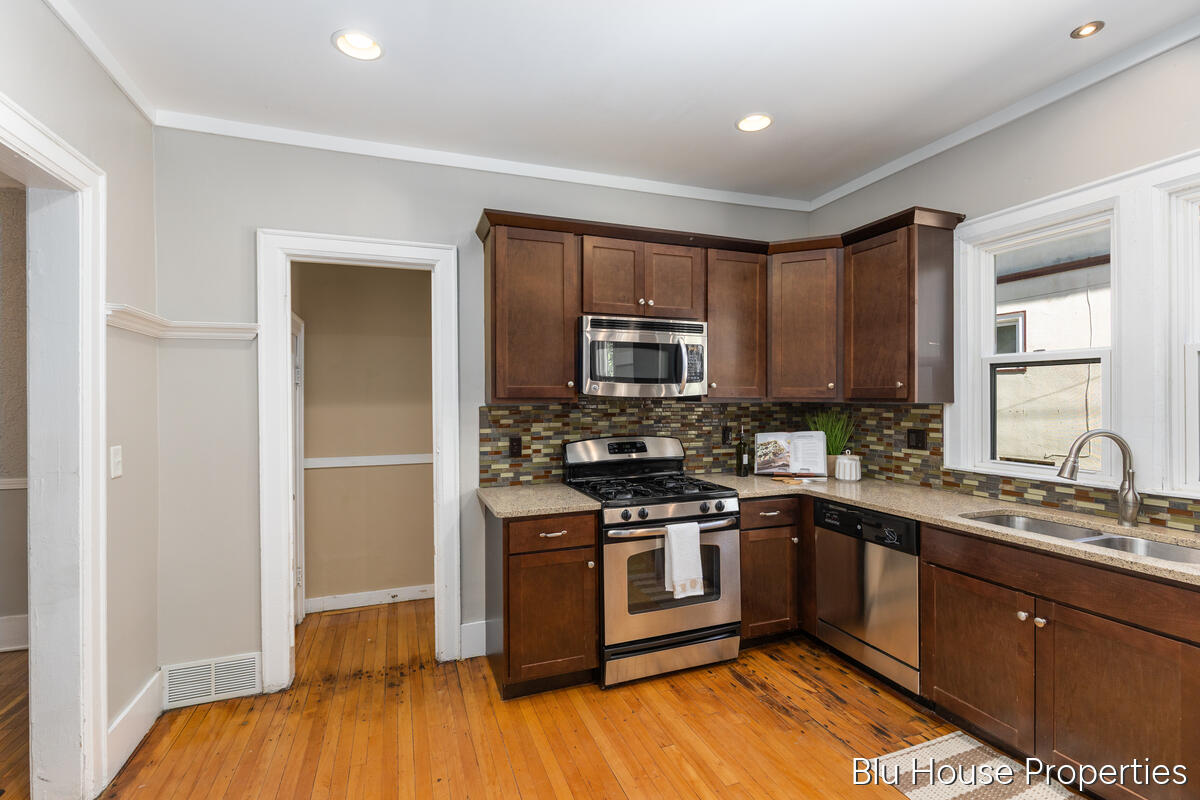 616 Giddings Avenue SE Grand Rapids MI 49506