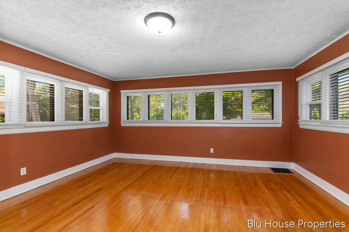 616 Giddings Avenue SE Grand Rapids MI 49506