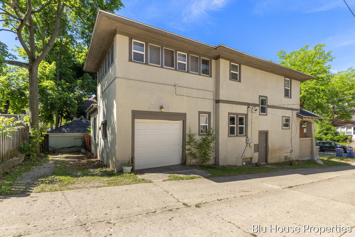 616 Giddings Avenue SE Grand Rapids MI 49506