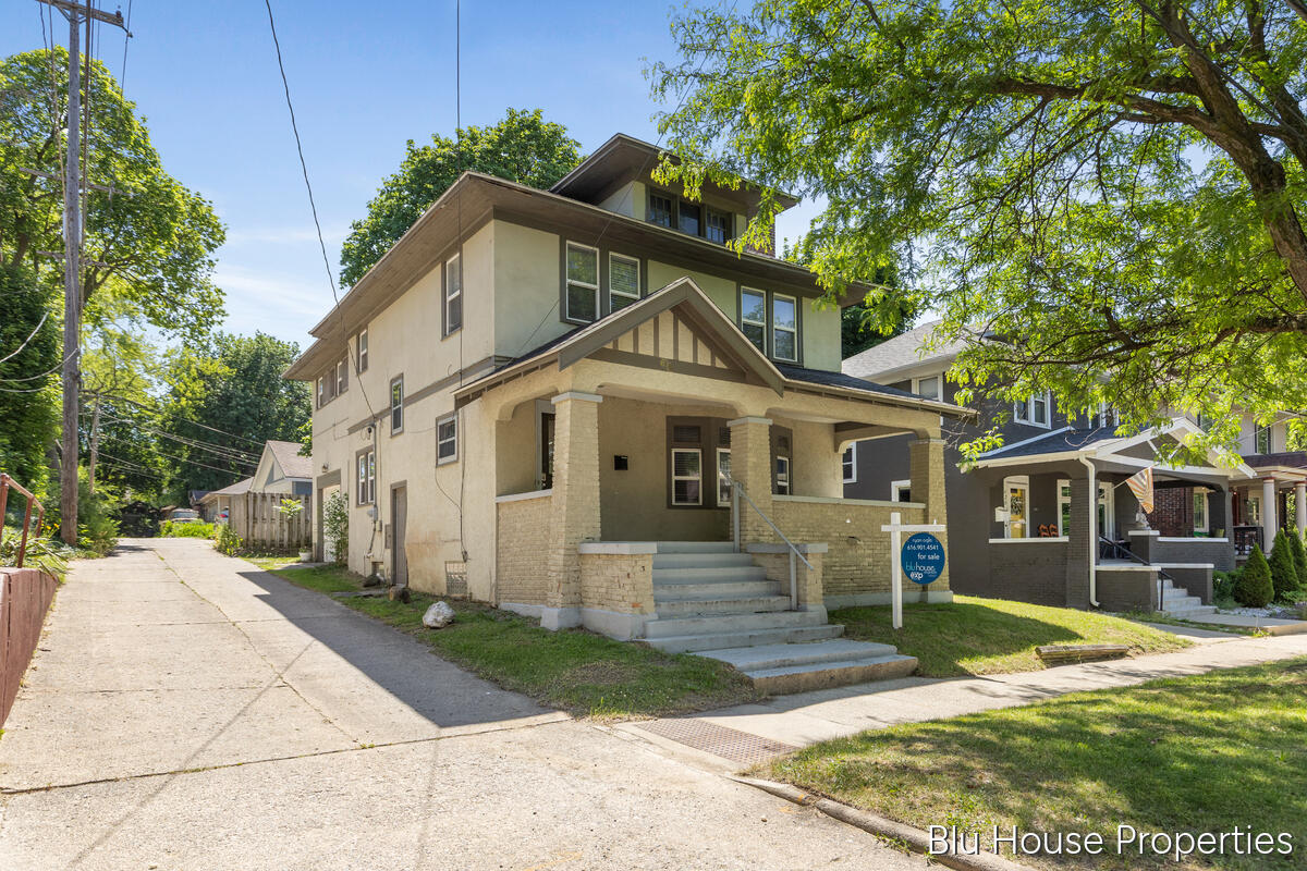 616 Giddings Avenue SE Grand Rapids MI 49506
