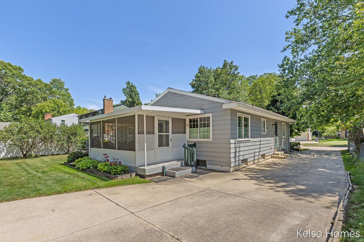 1641 Saginaw Road SE Grand Rapids MI 49506