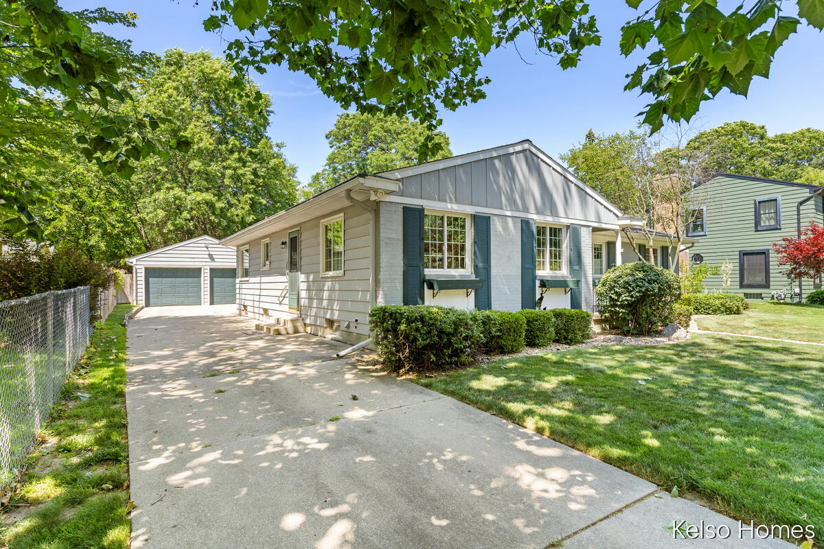 1641 Saginaw Road SE Grand Rapids MI 49506