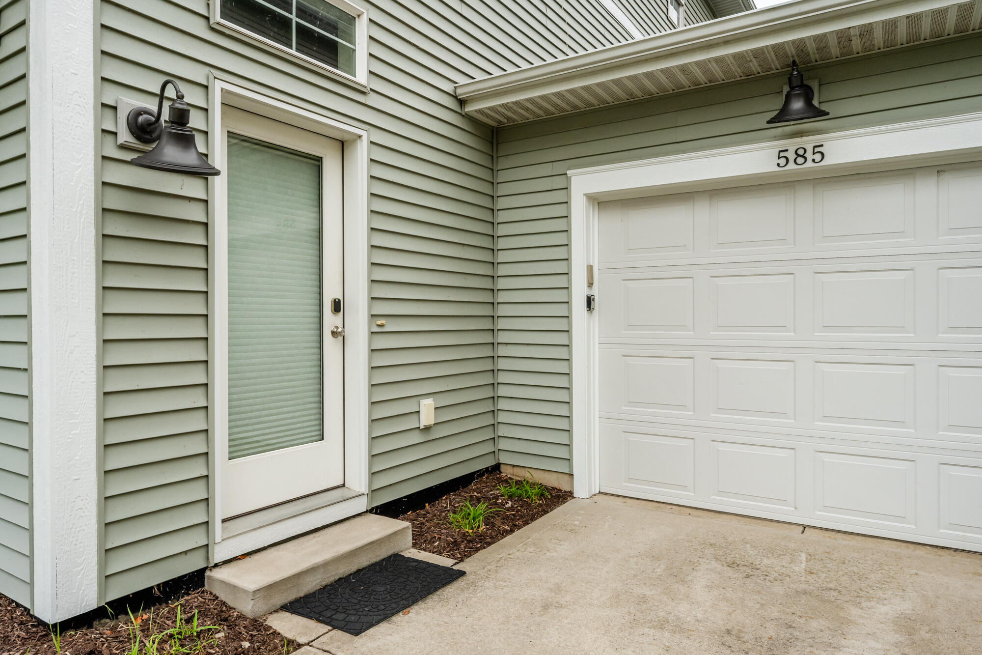 585 Beachwood Path Benton Harbor MI 49022