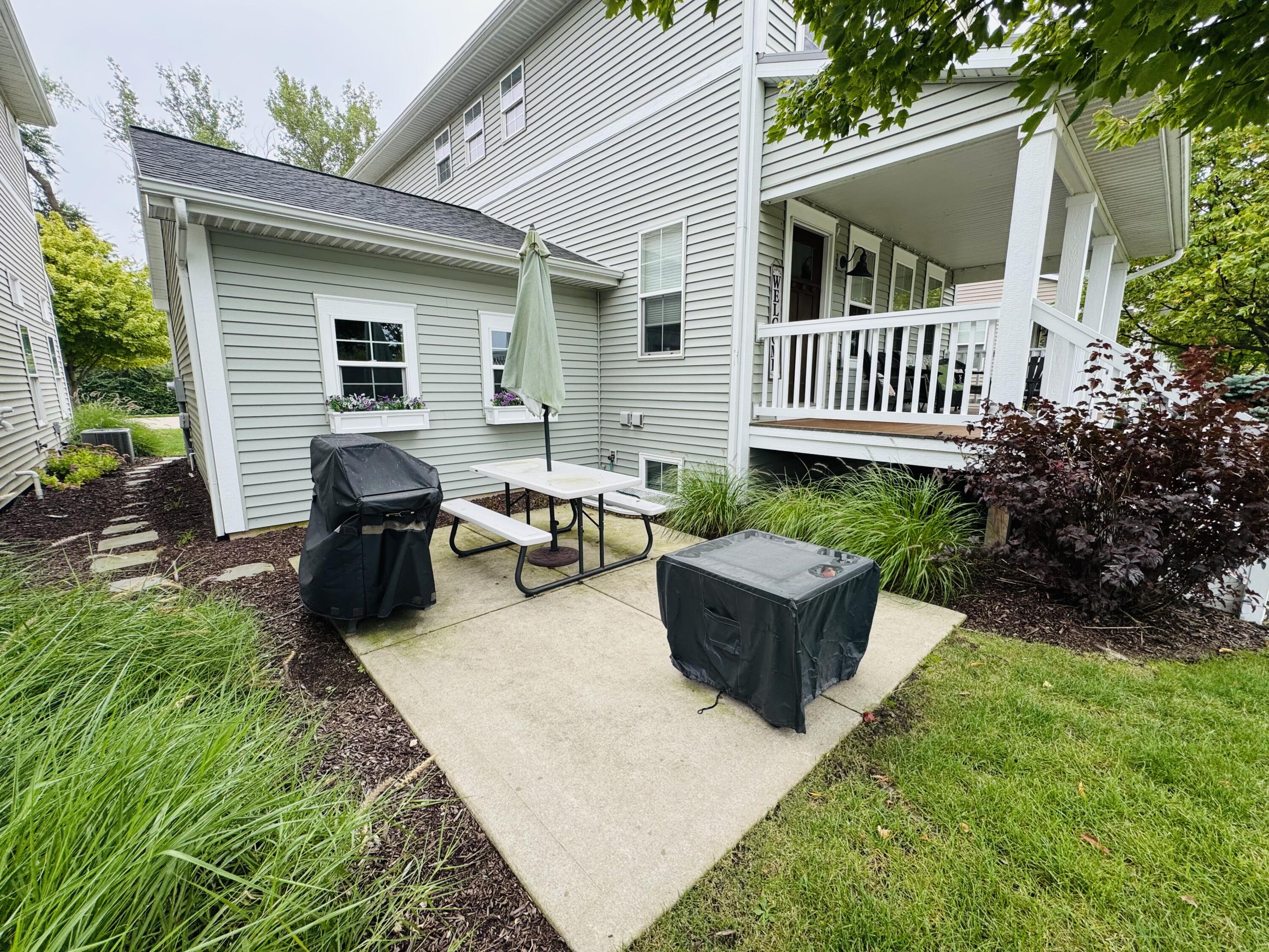 585 Beachwood Path Benton Harbor MI 49022