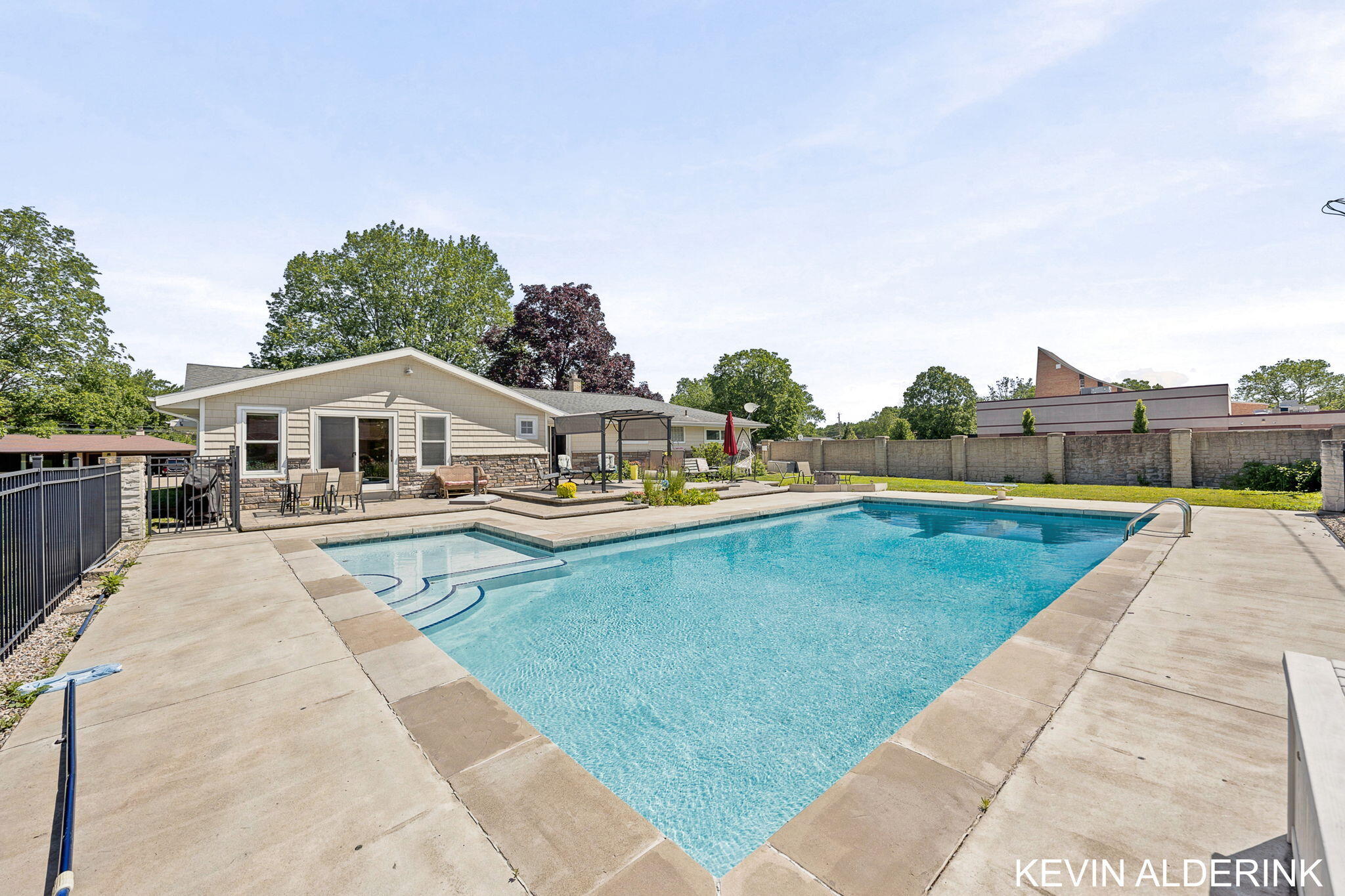 34 W 37th Street Holland MI 49423