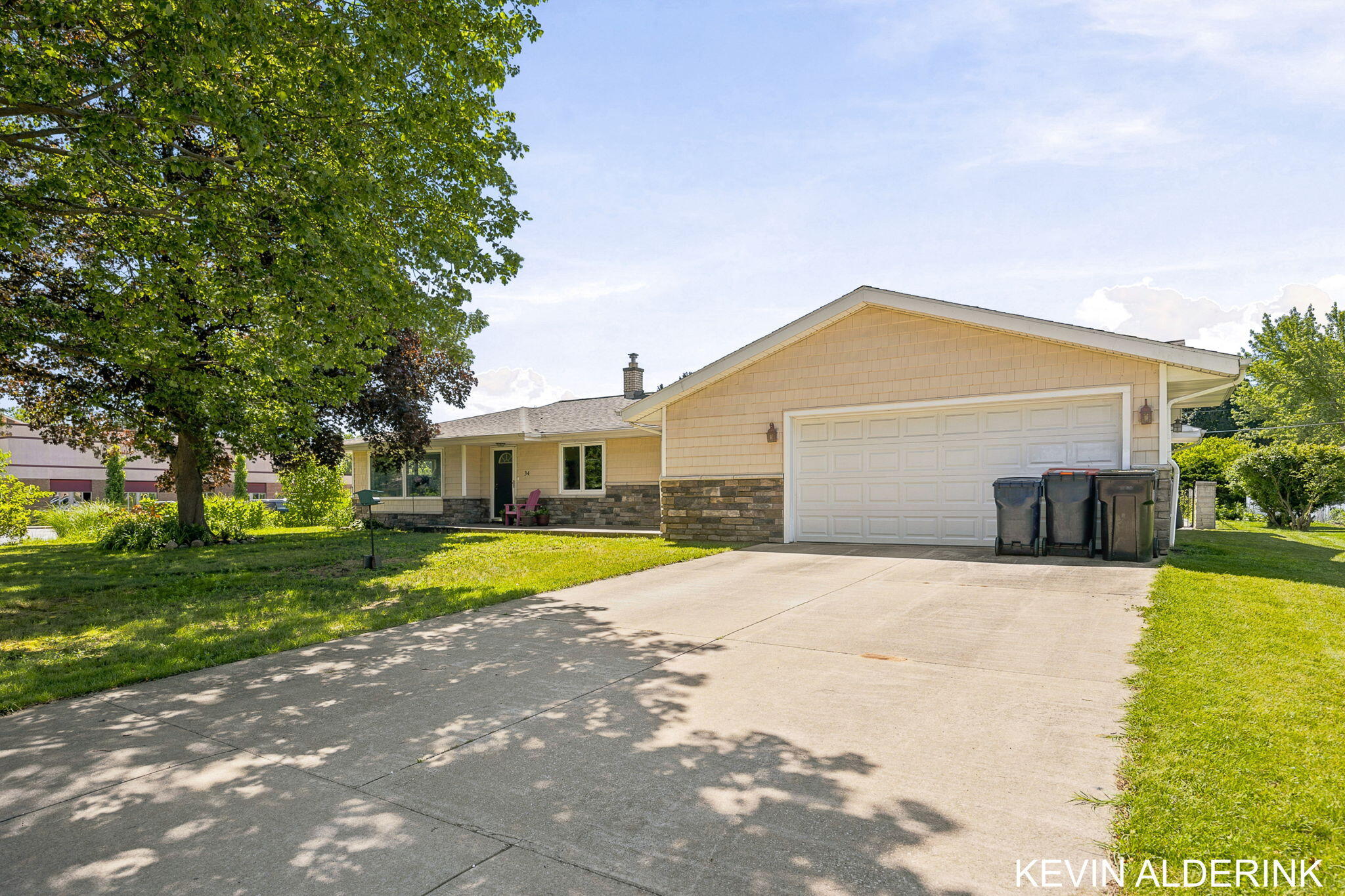 34 W 37th Street Holland MI 49423