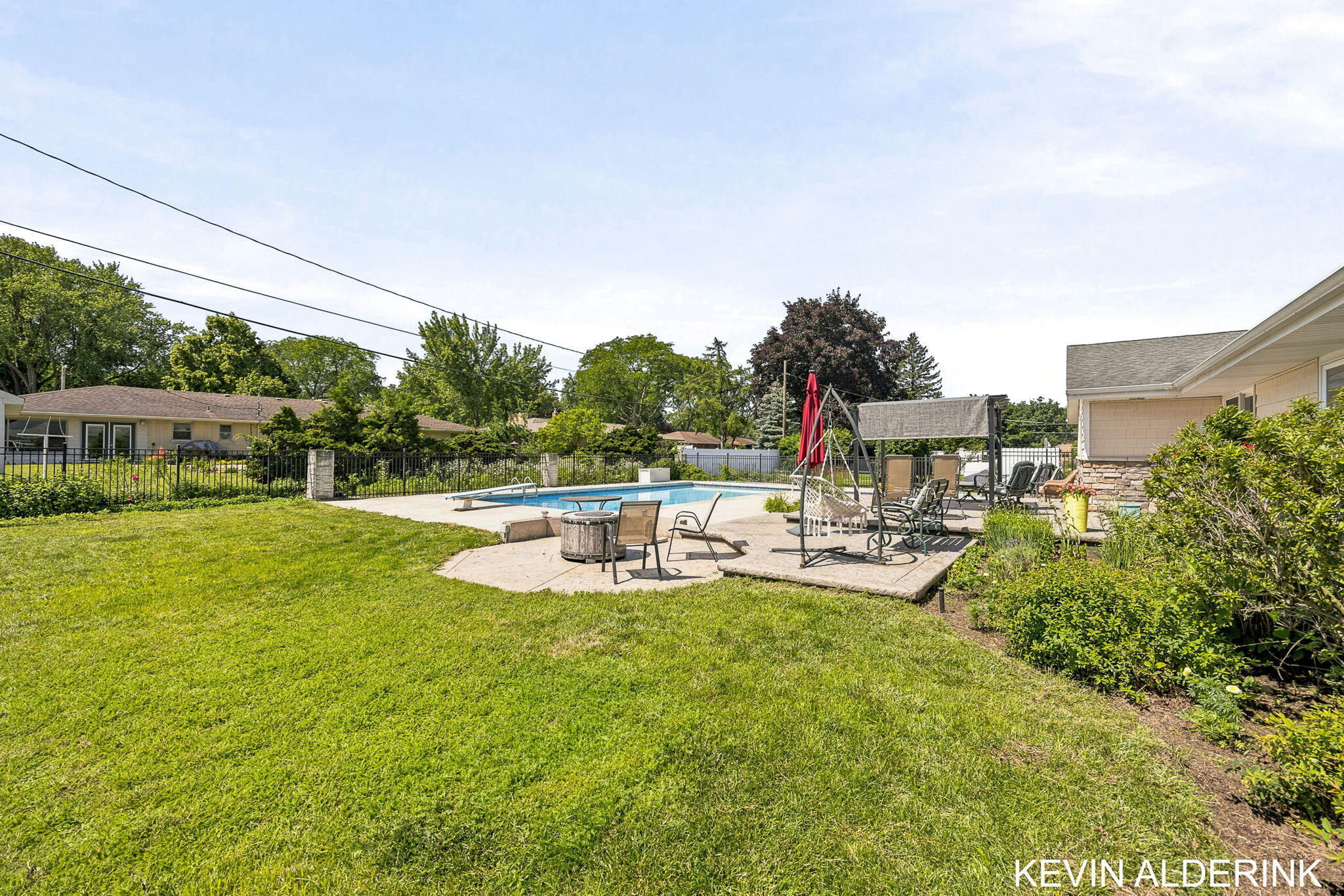34 W 37th Street Holland MI 49423