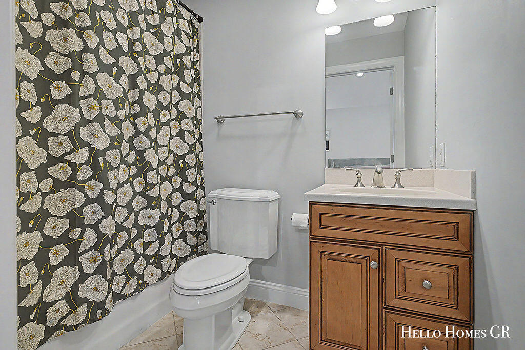 5327 Canyon River Drive NE Ada MI 49301