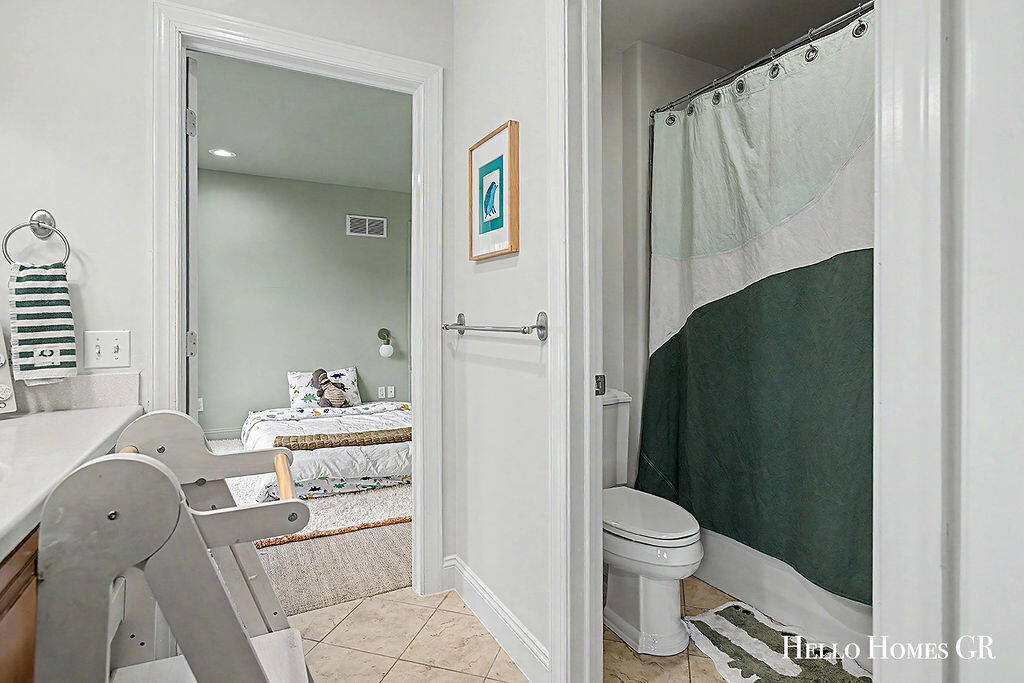 5327 Canyon River Drive NE Ada MI 49301