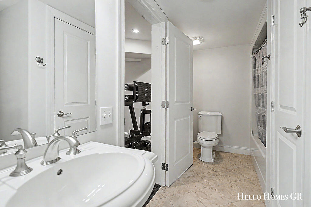 5327 Canyon River Drive NE Ada MI 49301
