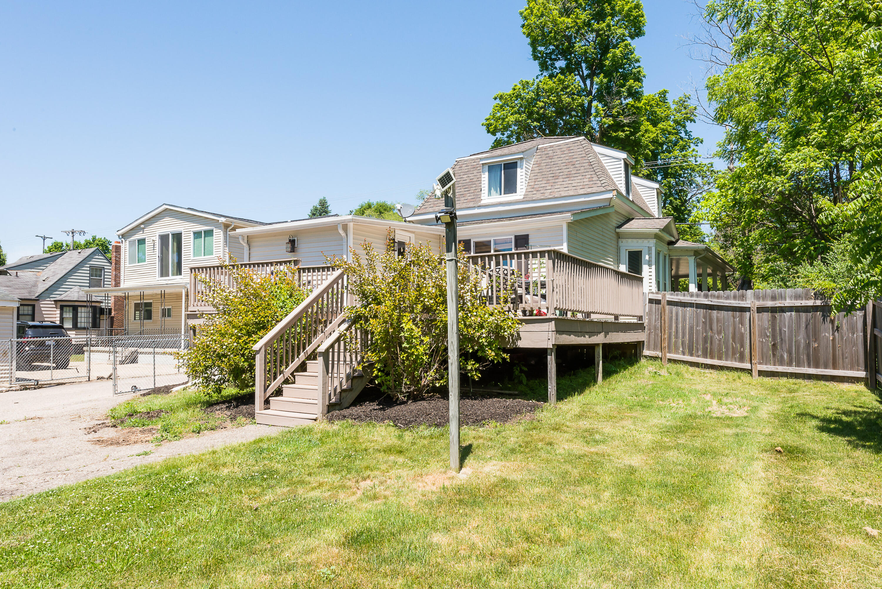 611 W Silver Lake Road Fenton MI 48430