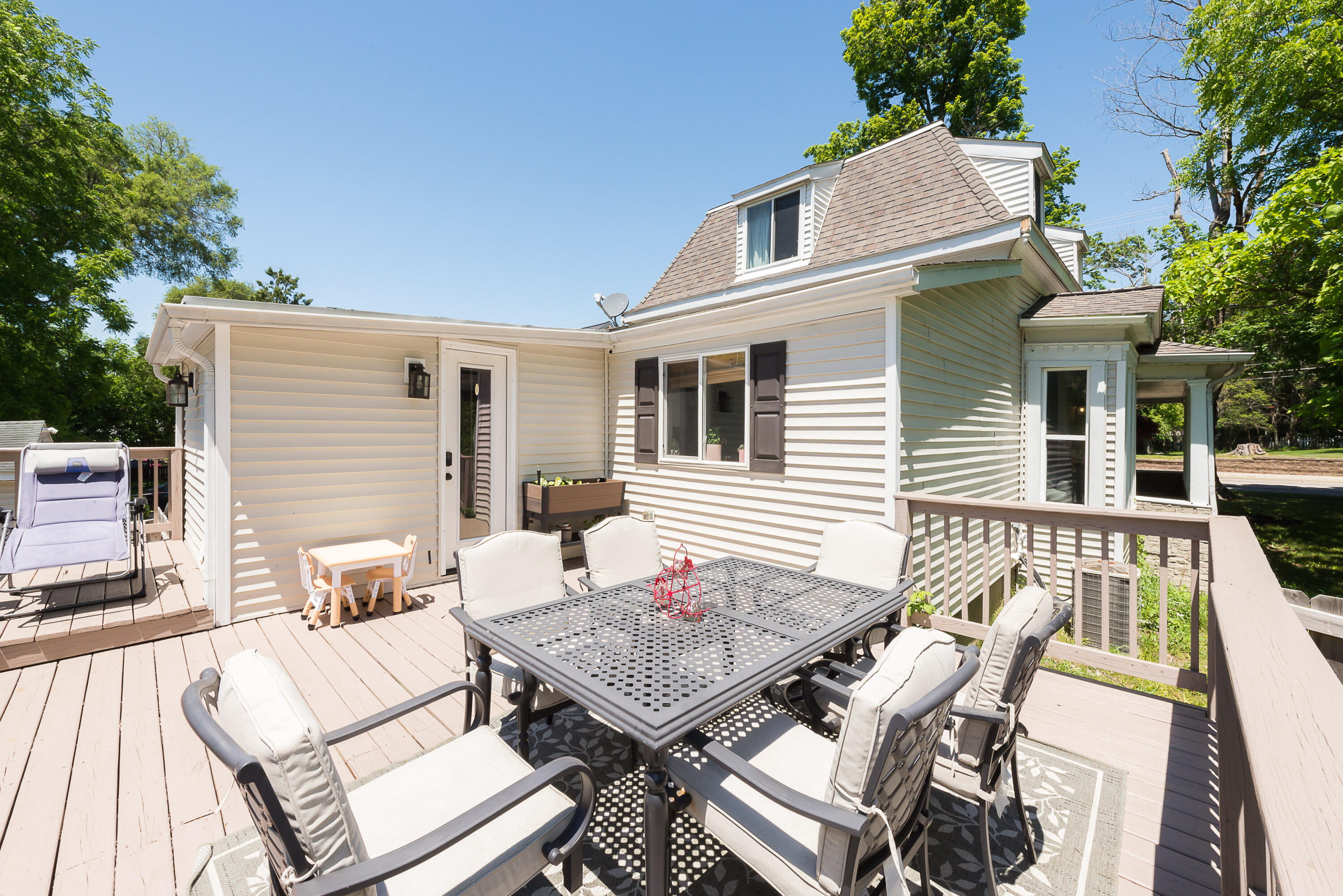 611 W Silver Lake Road Fenton MI 48430