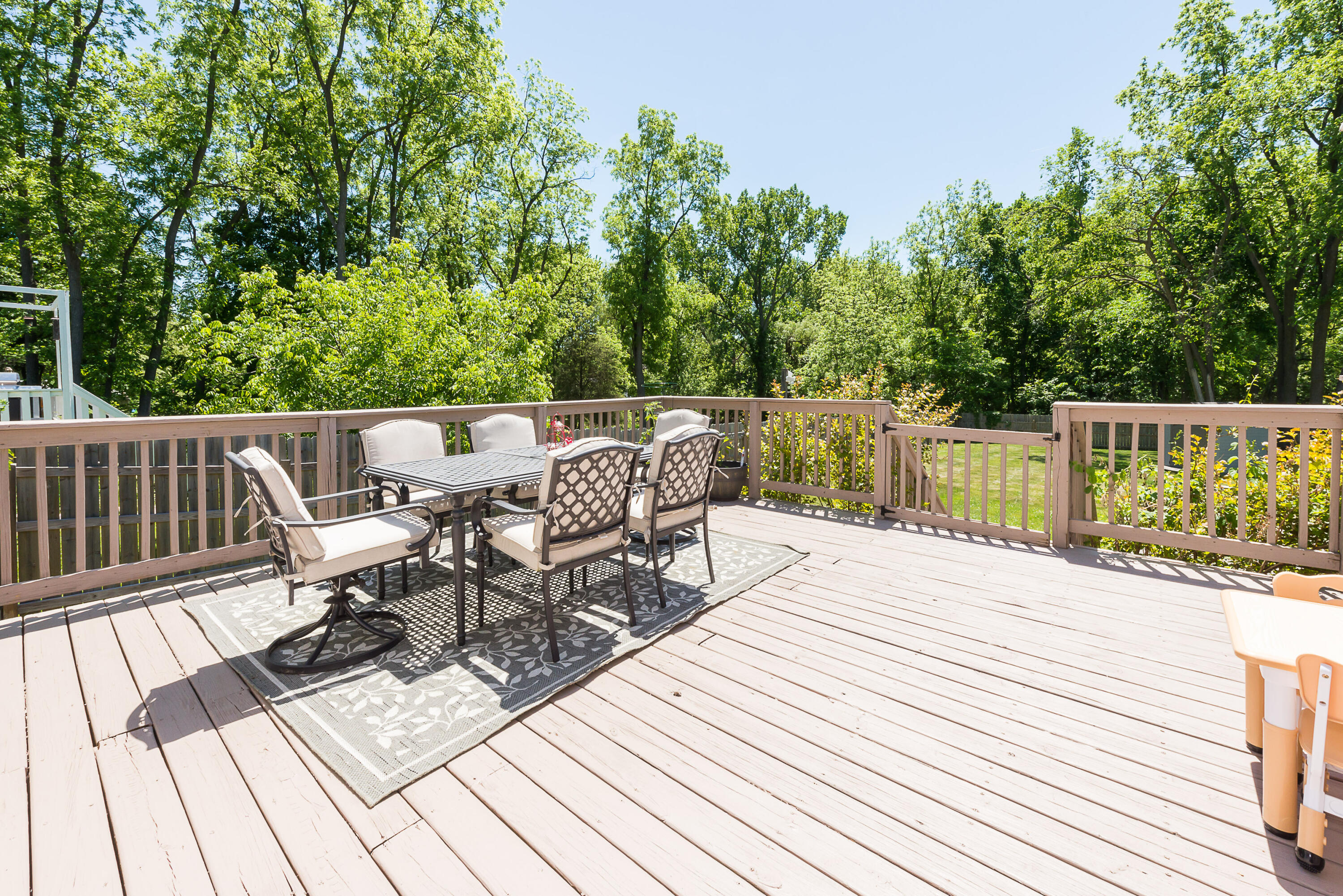 611 W Silver Lake Road Fenton MI 48430