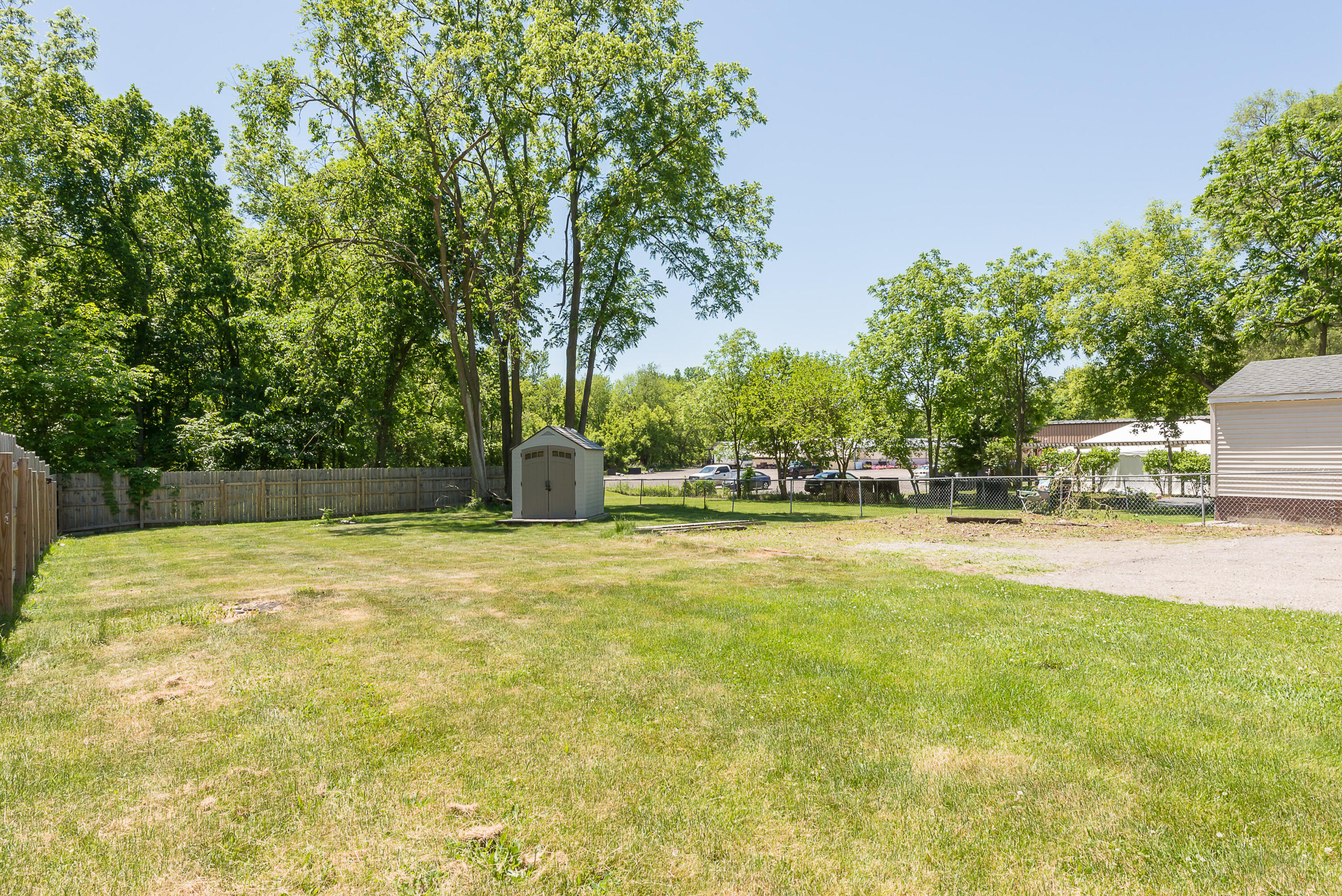 611 W Silver Lake Road Fenton MI 48430