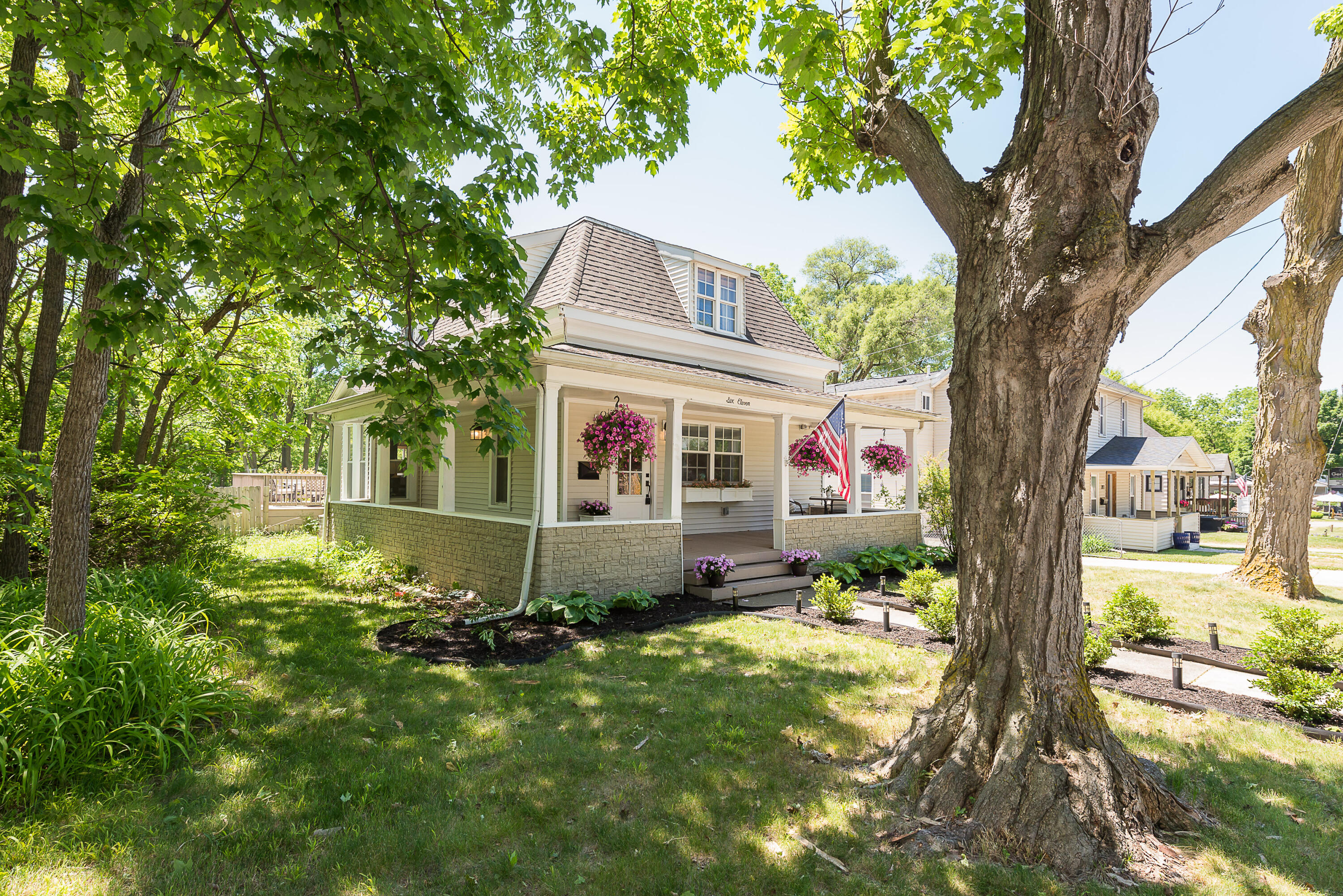 611 W Silver Lake Road Fenton MI 48430