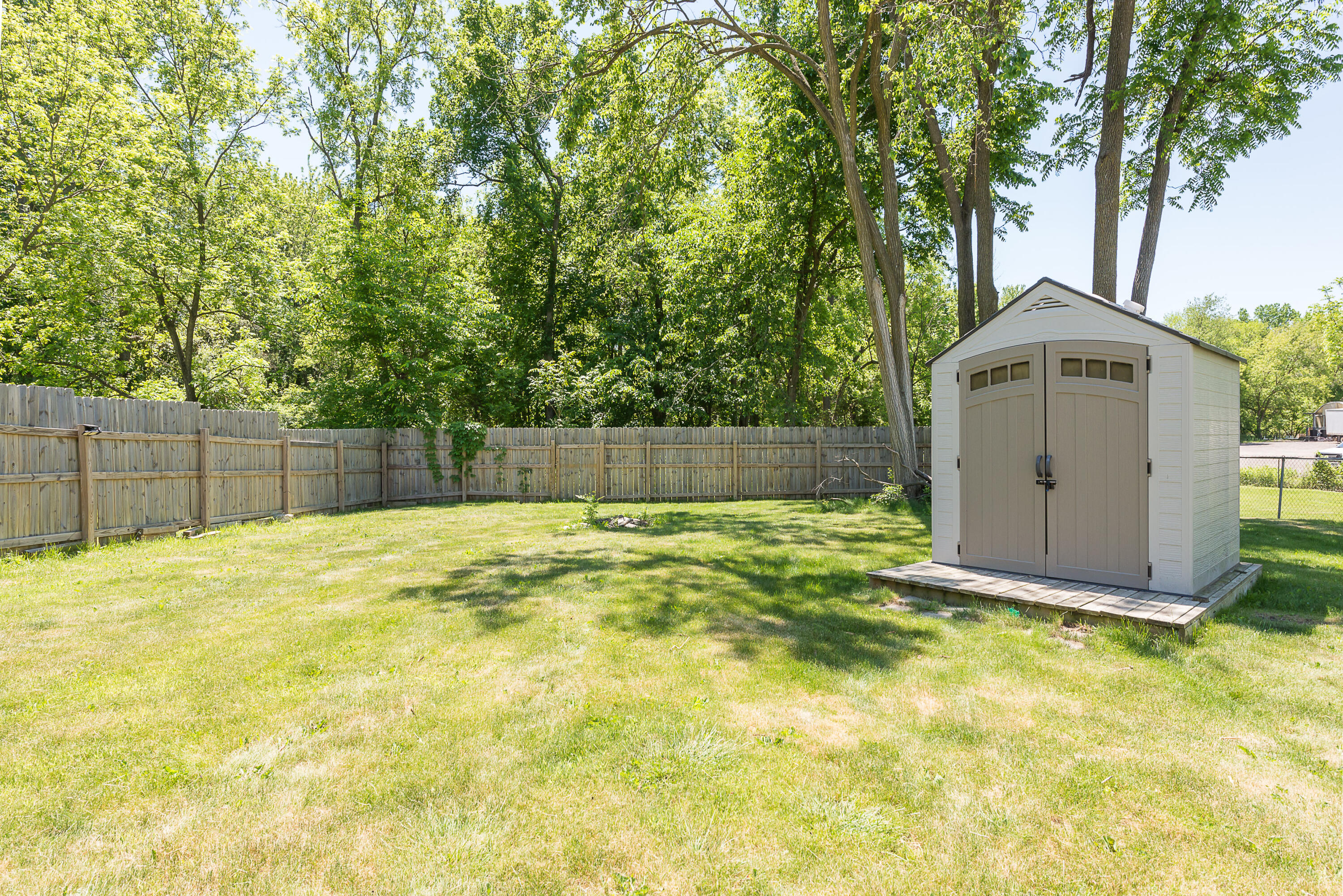 611 W Silver Lake Road Fenton MI 48430