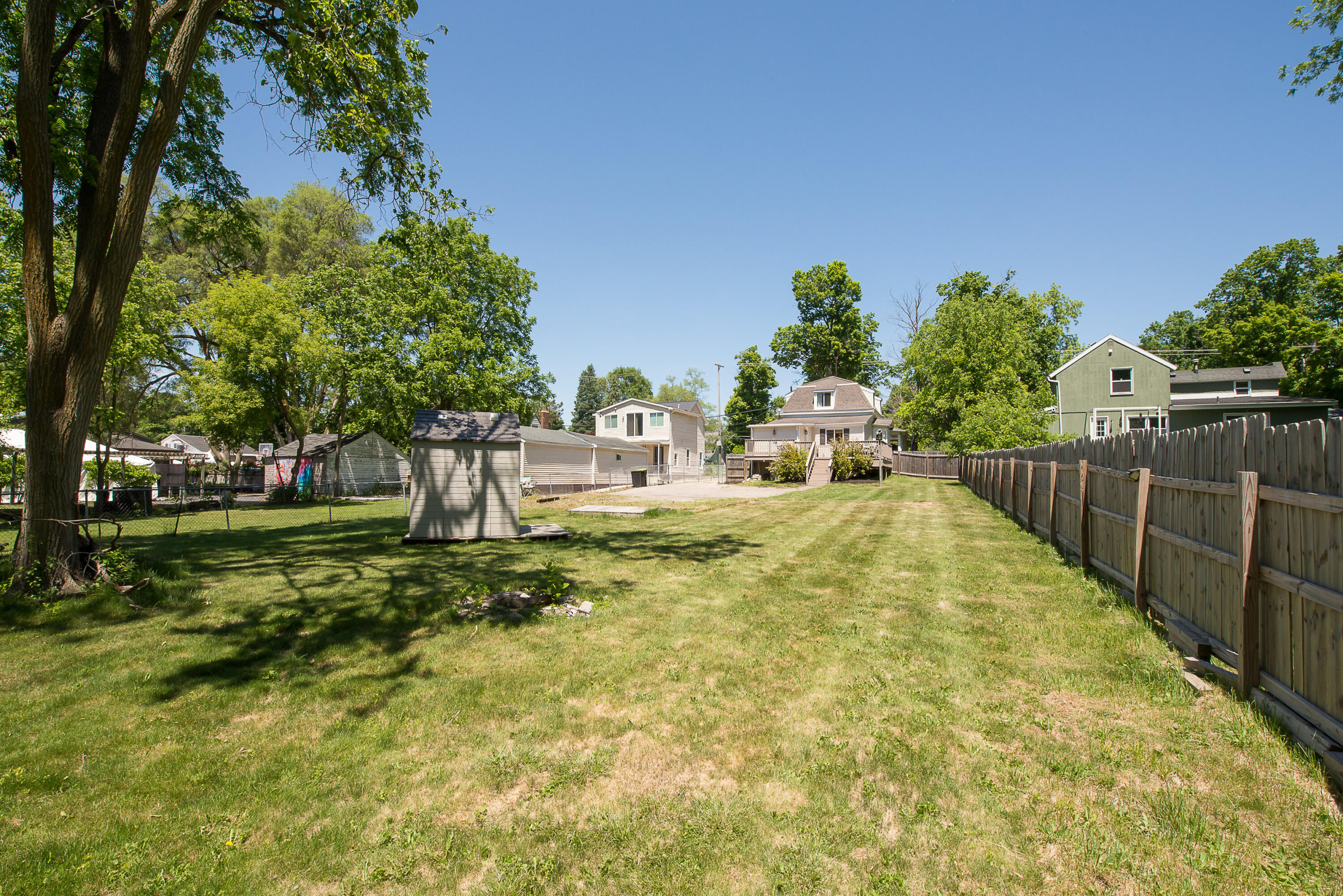 611 W Silver Lake Road Fenton MI 48430