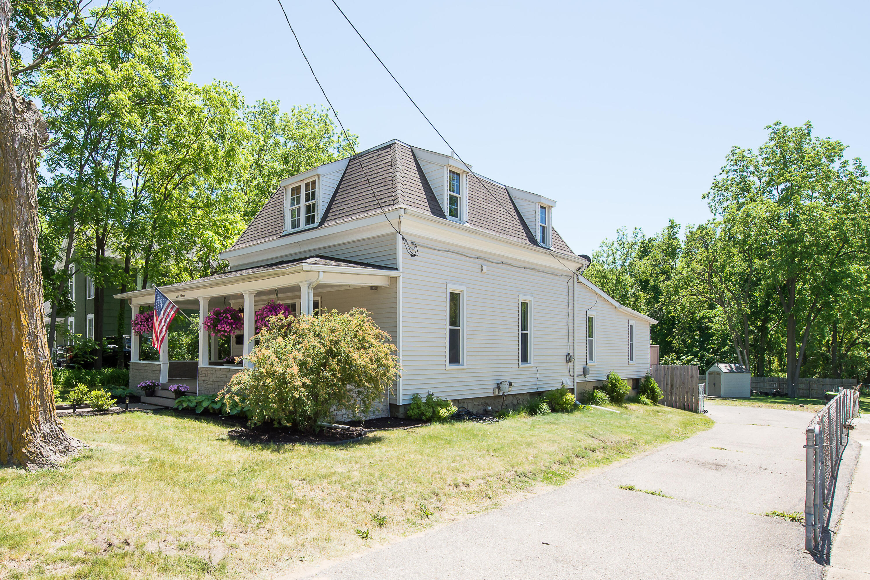 611 W Silver Lake Road Fenton MI 48430