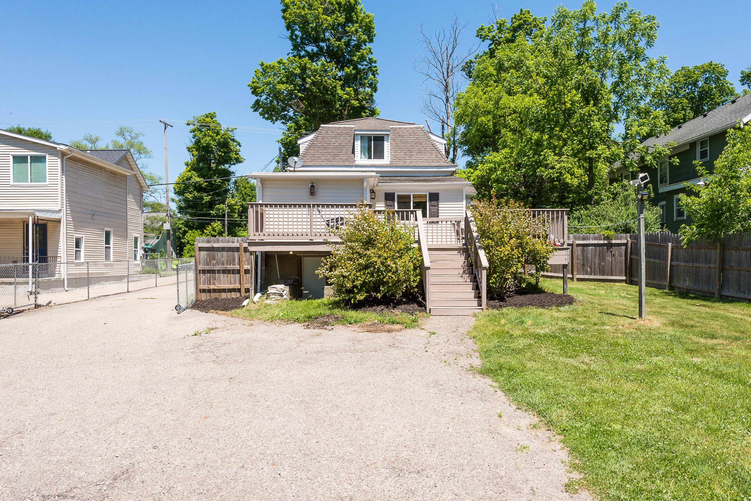611 W Silver Lake Road Fenton MI 48430