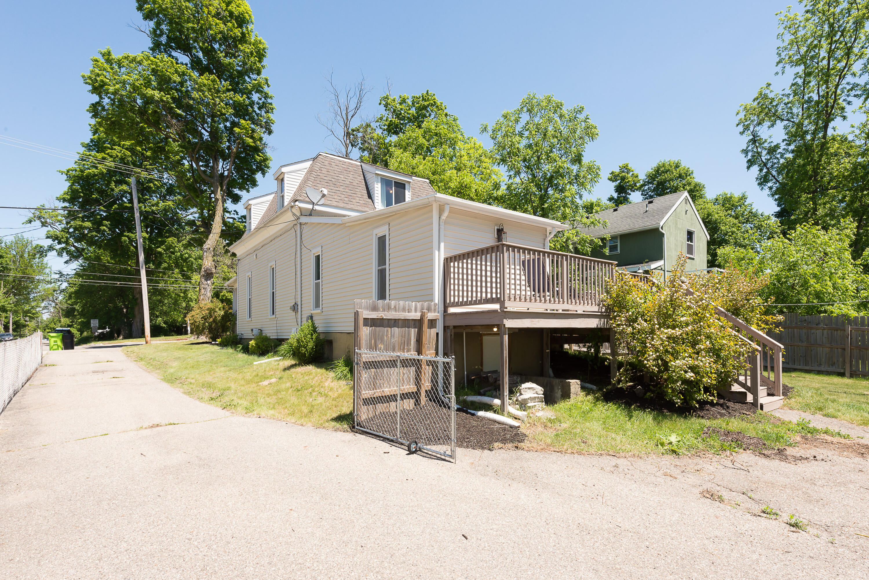 611 W Silver Lake Road Fenton MI 48430