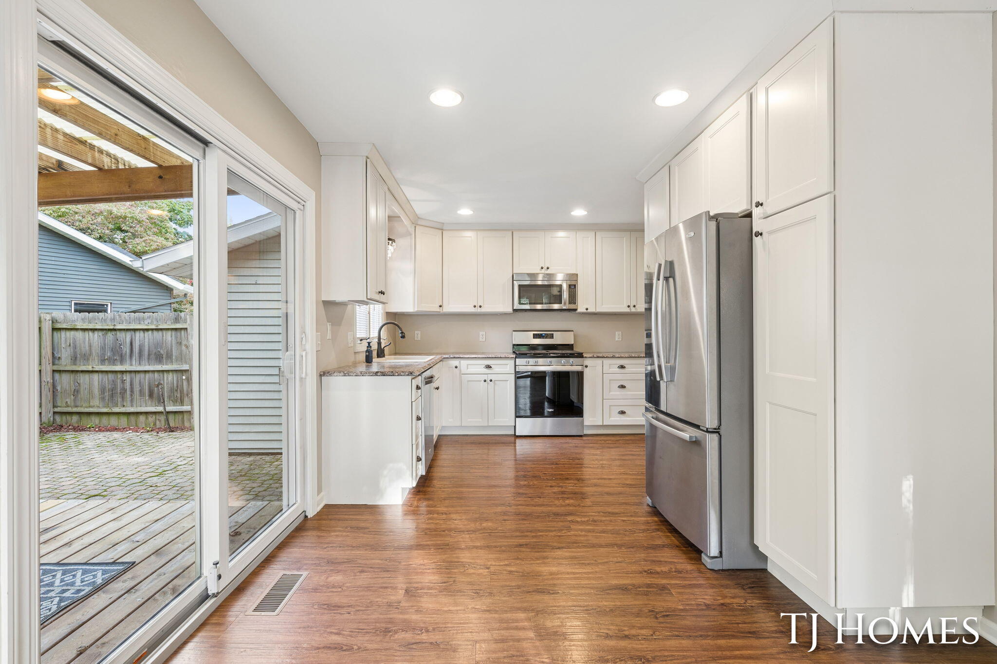 2472 Appleton Drive NE Grand Rapids MI 49525