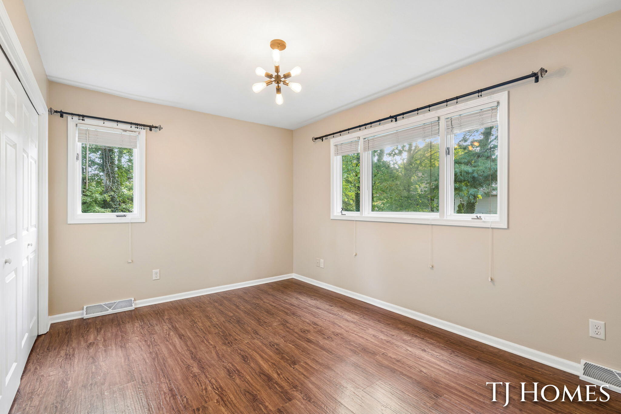 2472 Appleton Drive NE Grand Rapids MI 49525