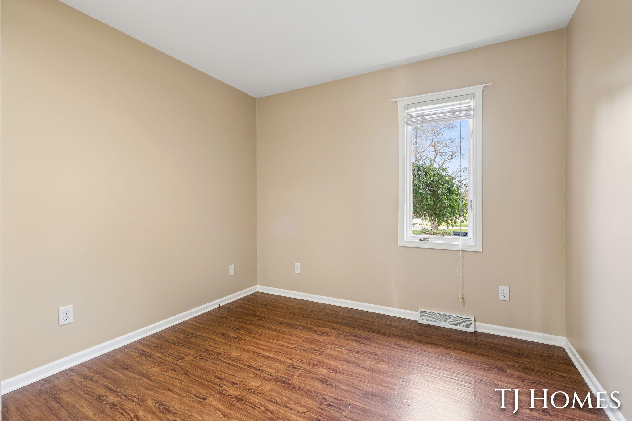2472 Appleton Drive NE Grand Rapids MI 49525