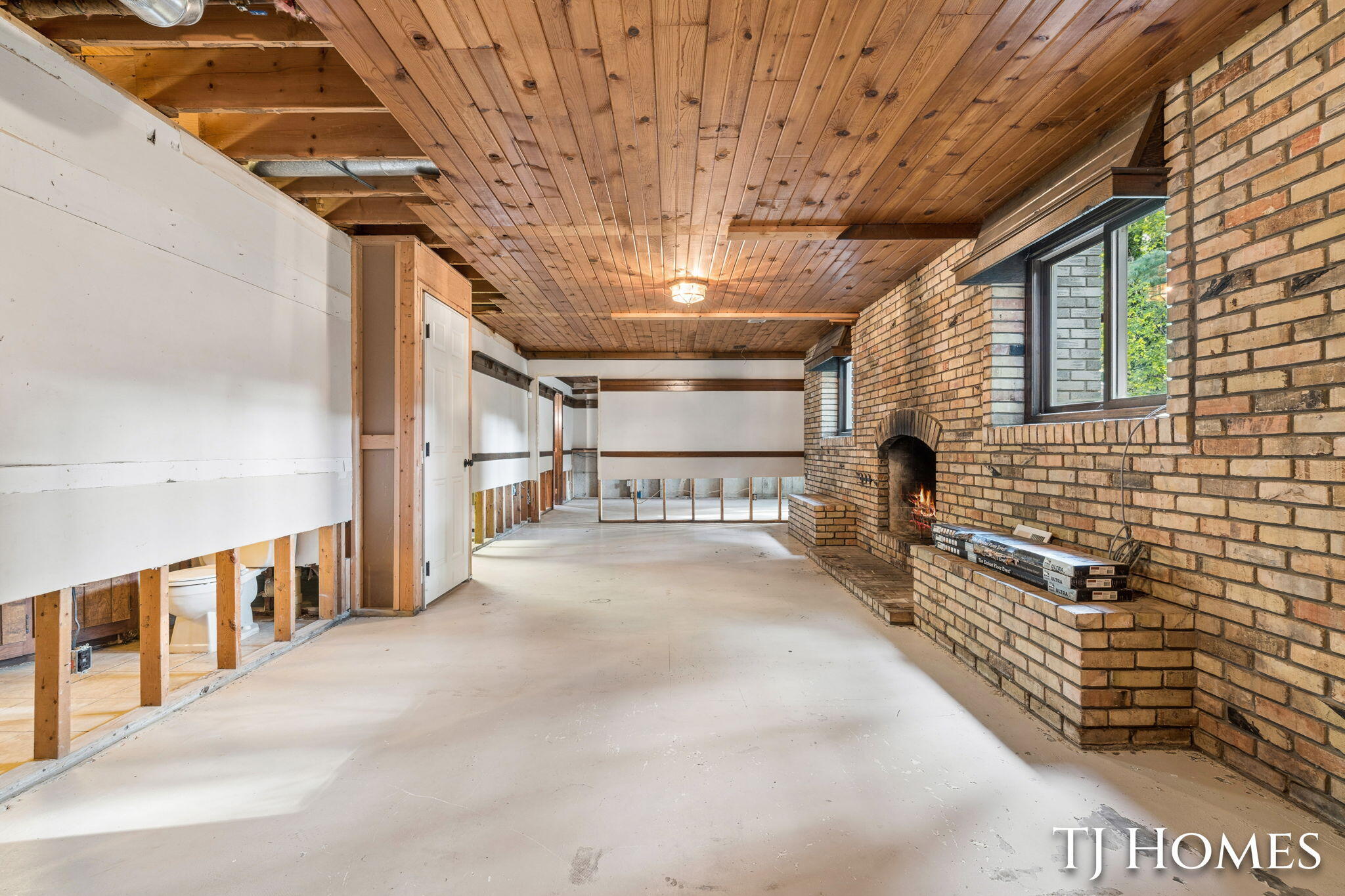 2472 Appleton Drive NE Grand Rapids MI 49525