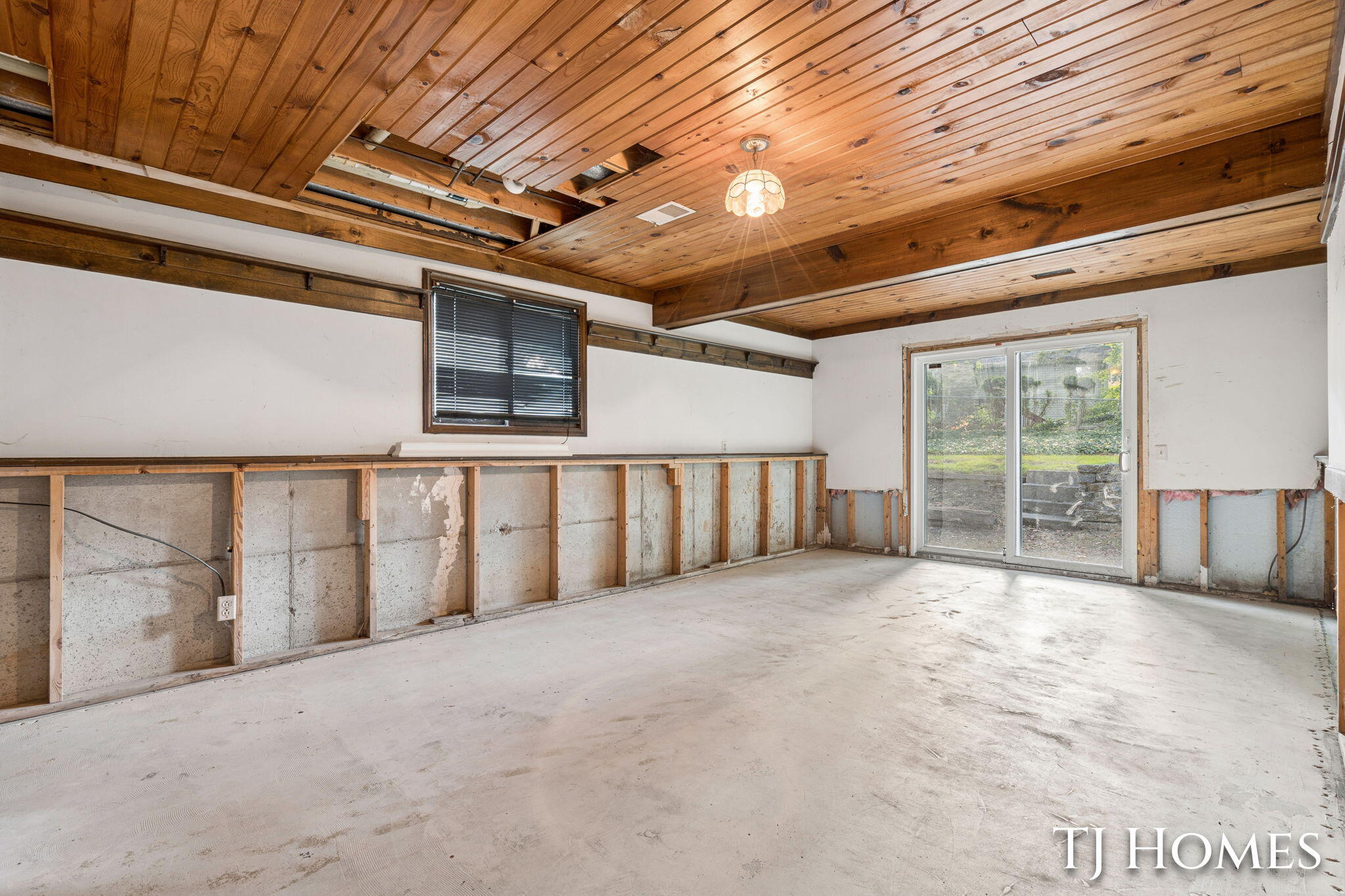 2472 Appleton Drive NE Grand Rapids MI 49525