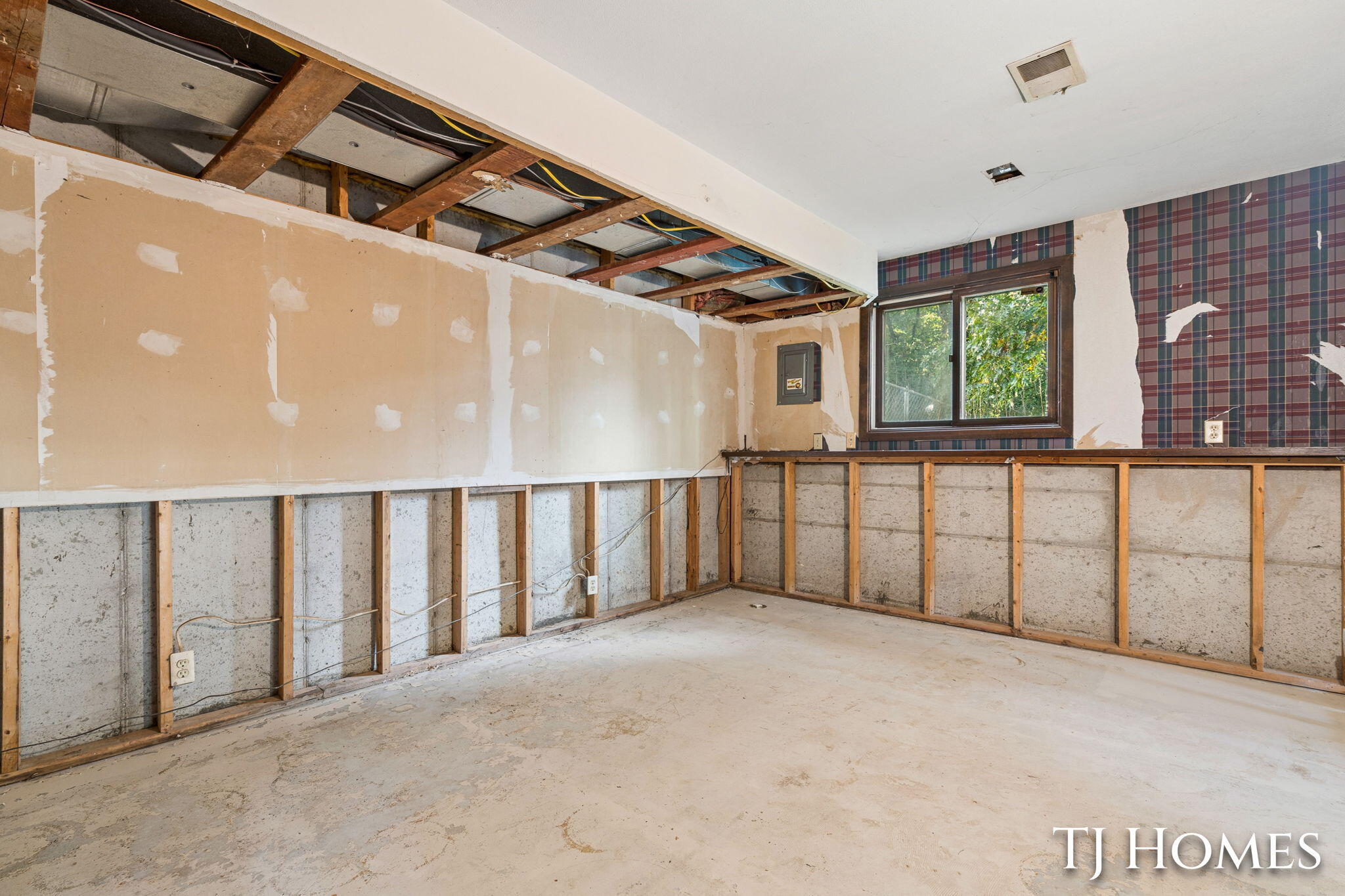 2472 Appleton Drive NE Grand Rapids MI 49525