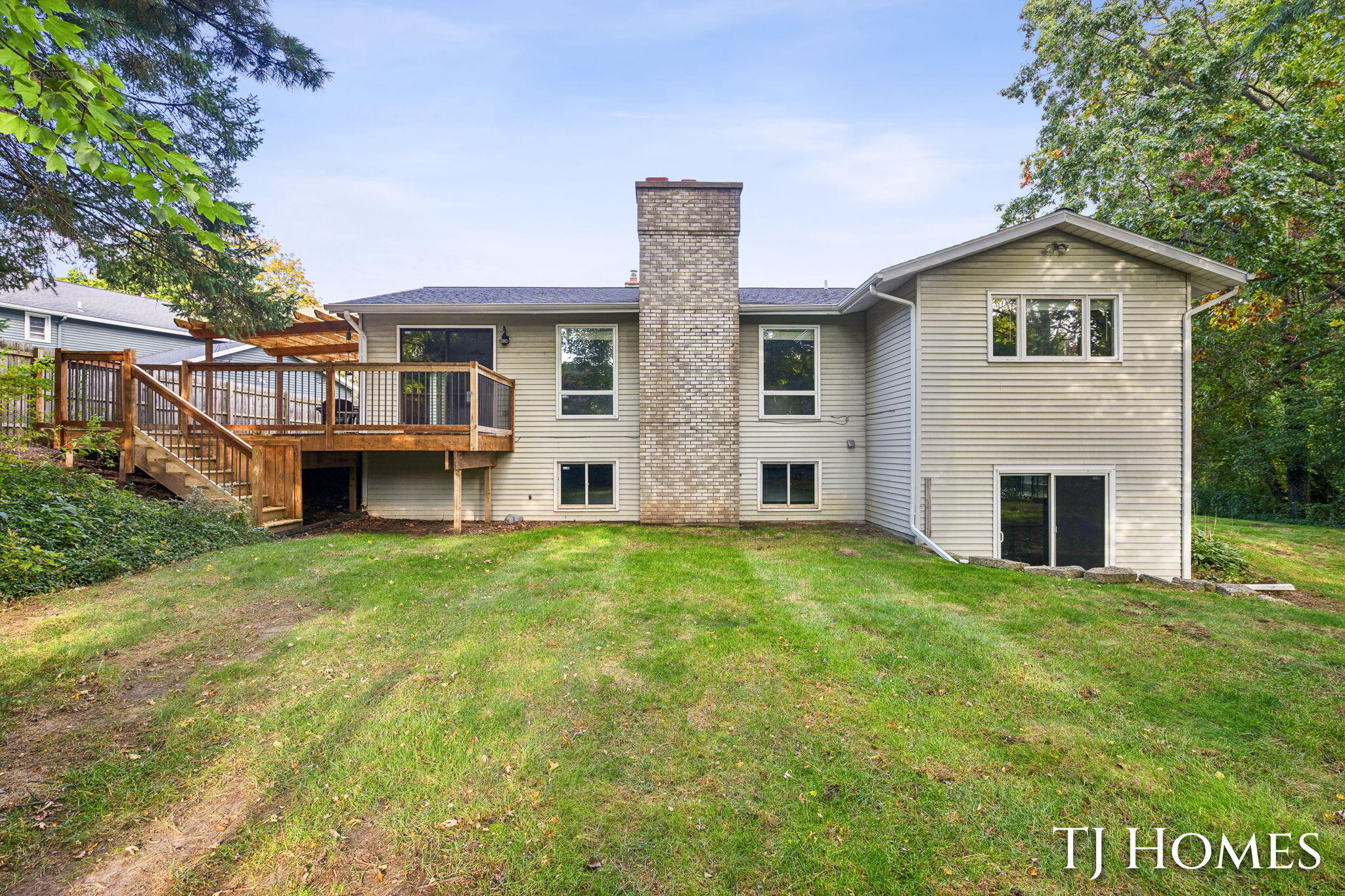 2472 Appleton Drive NE Grand Rapids MI 49525