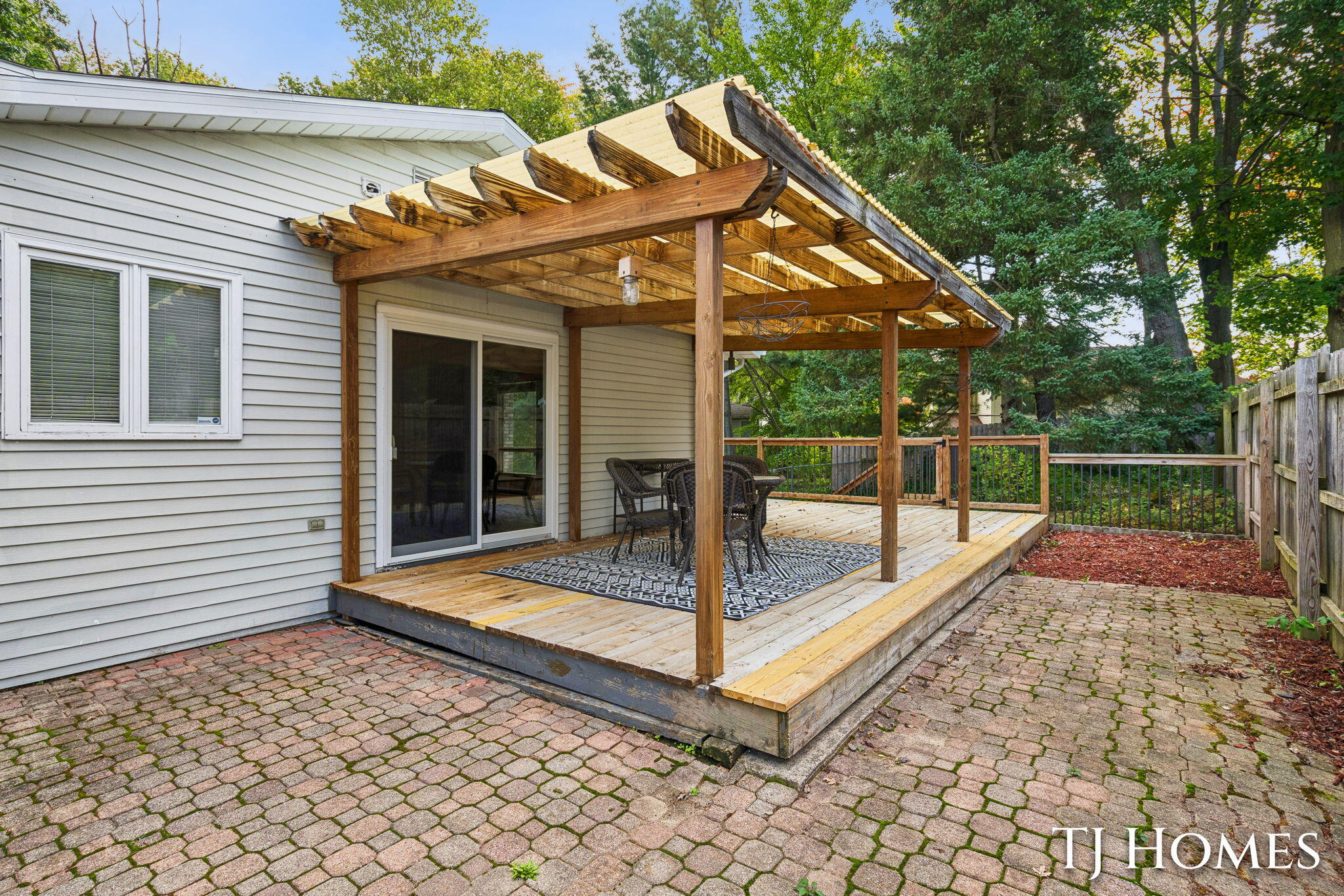 2472 Appleton Drive NE Grand Rapids MI 49525