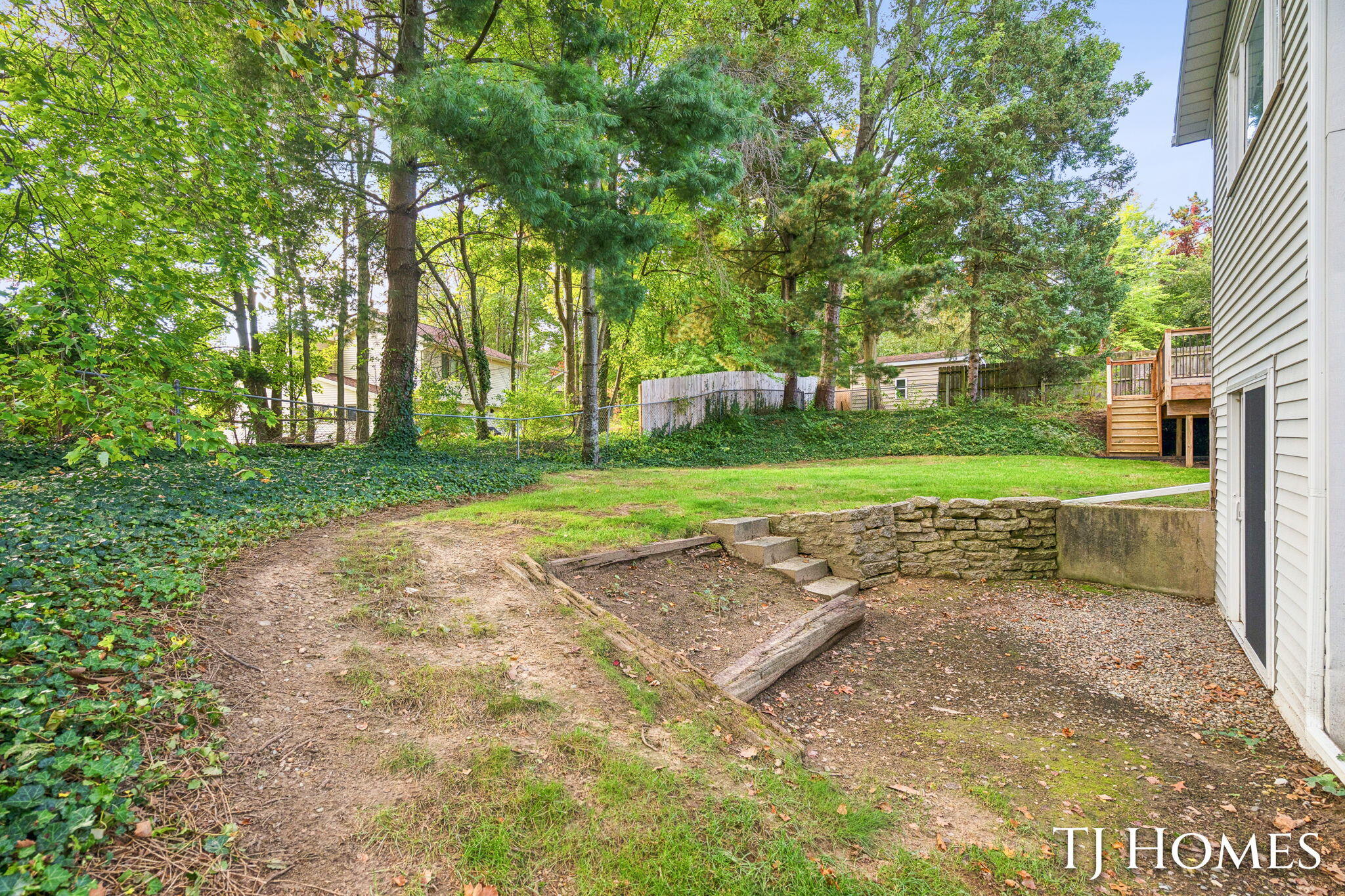 2472 Appleton Drive NE Grand Rapids MI 49525