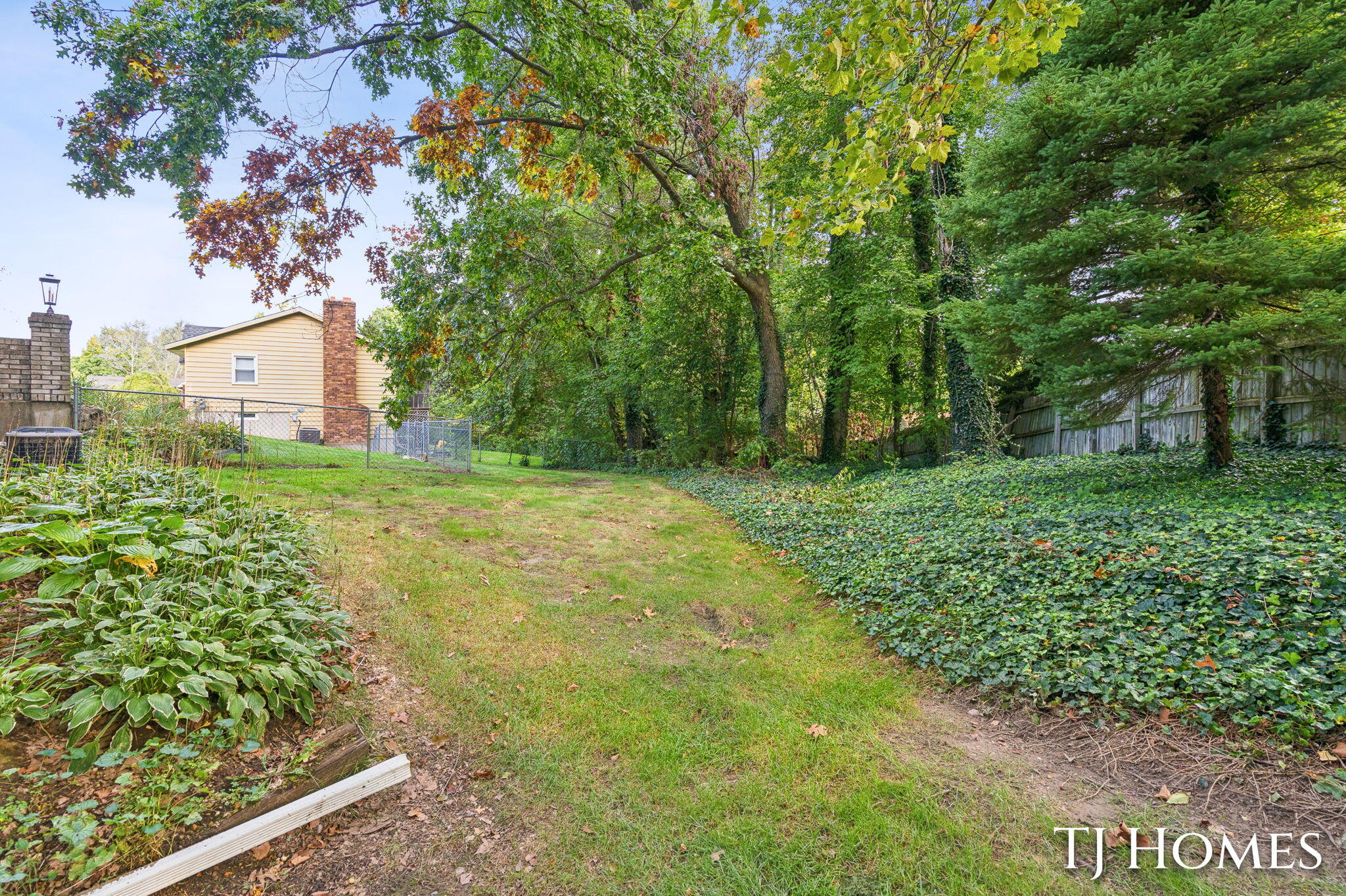 2472 Appleton Drive NE Grand Rapids MI 49525