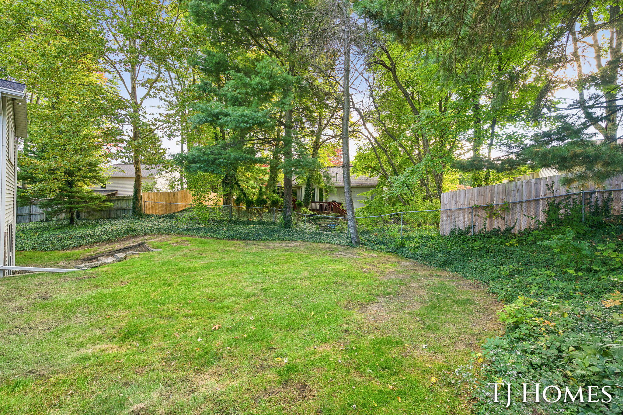 2472 Appleton Drive NE Grand Rapids MI 49525