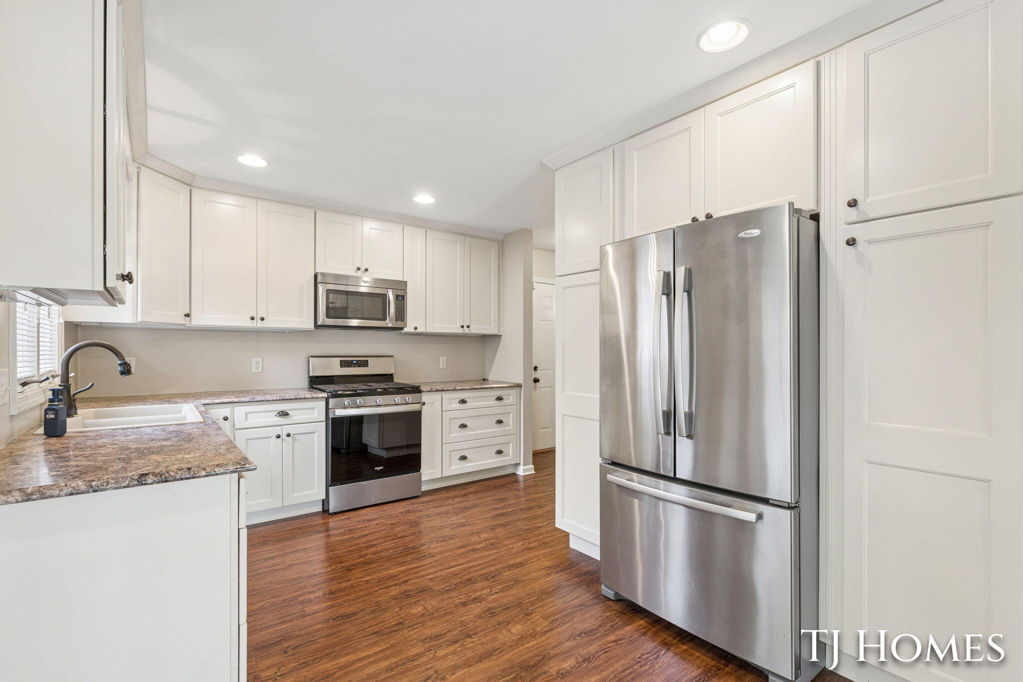 2472 Appleton Drive NE Grand Rapids MI 49525