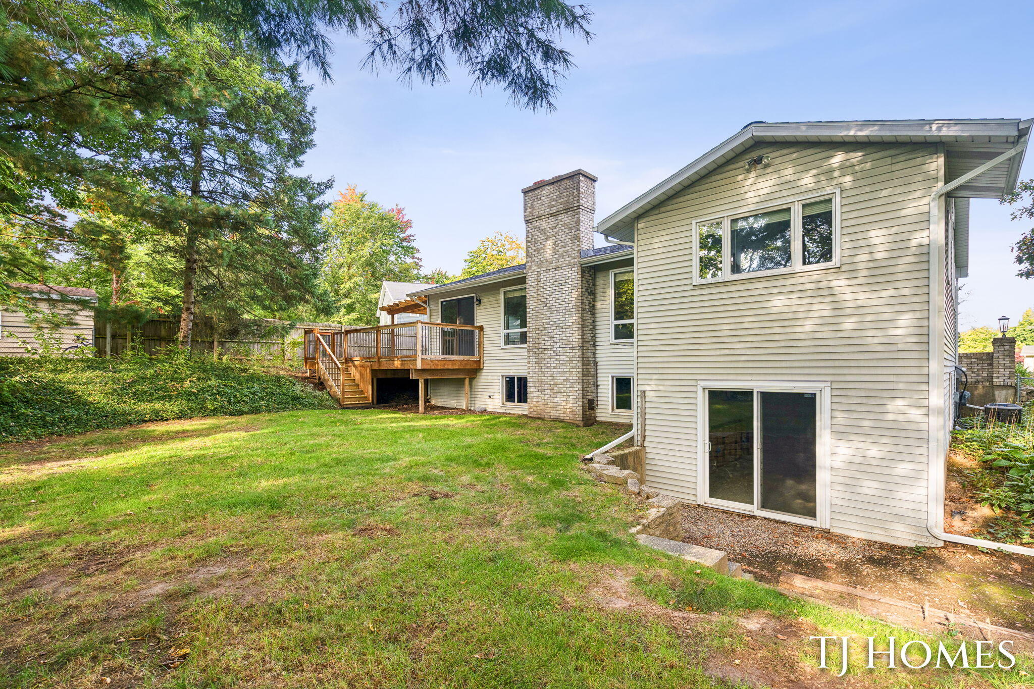 2472 Appleton Drive NE Grand Rapids MI 49525