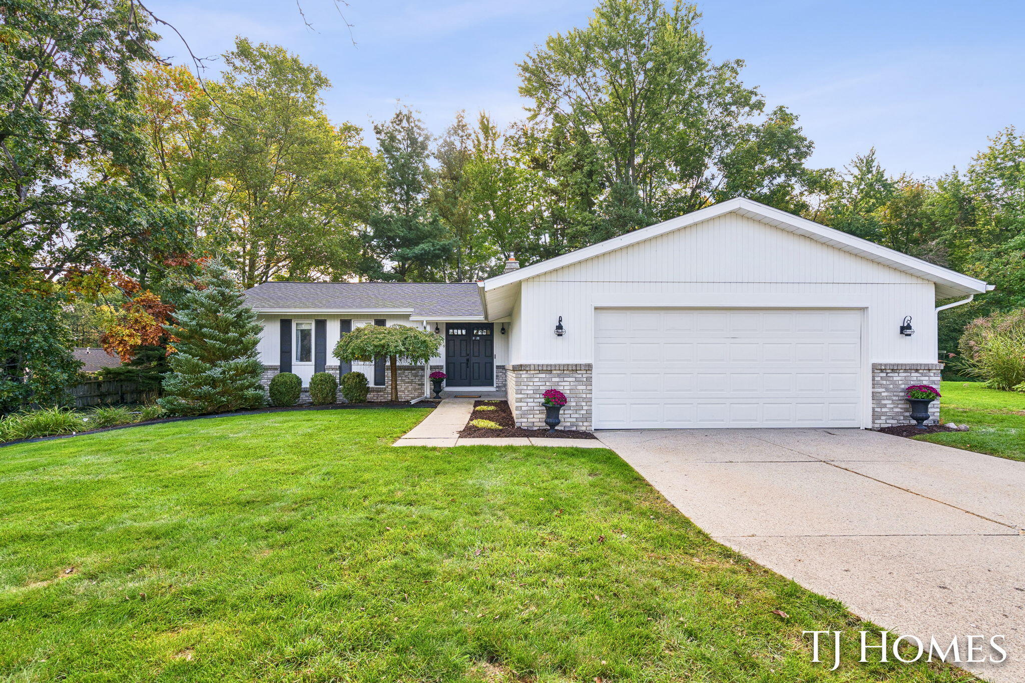 2472 Appleton Drive NE Grand Rapids MI 49525