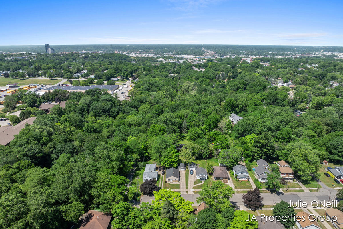 1035 Eastern Avenue NE Grand Rapids MI 49503