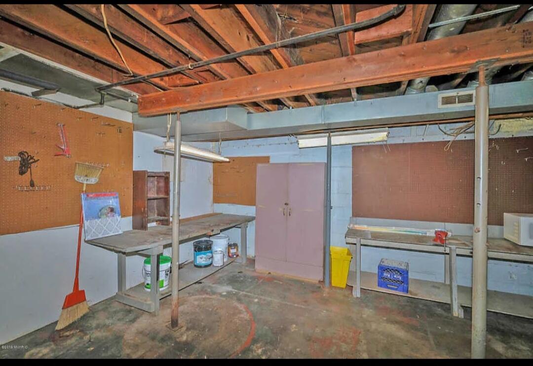 907 Russell Street Kalamazoo MI 49001